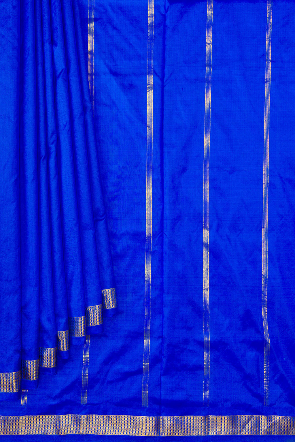 Pleats and pallu of Royal Blue Dual Tone Kanjivaram Silk Nine Yards Saree with Plain Body and Zari Border. 