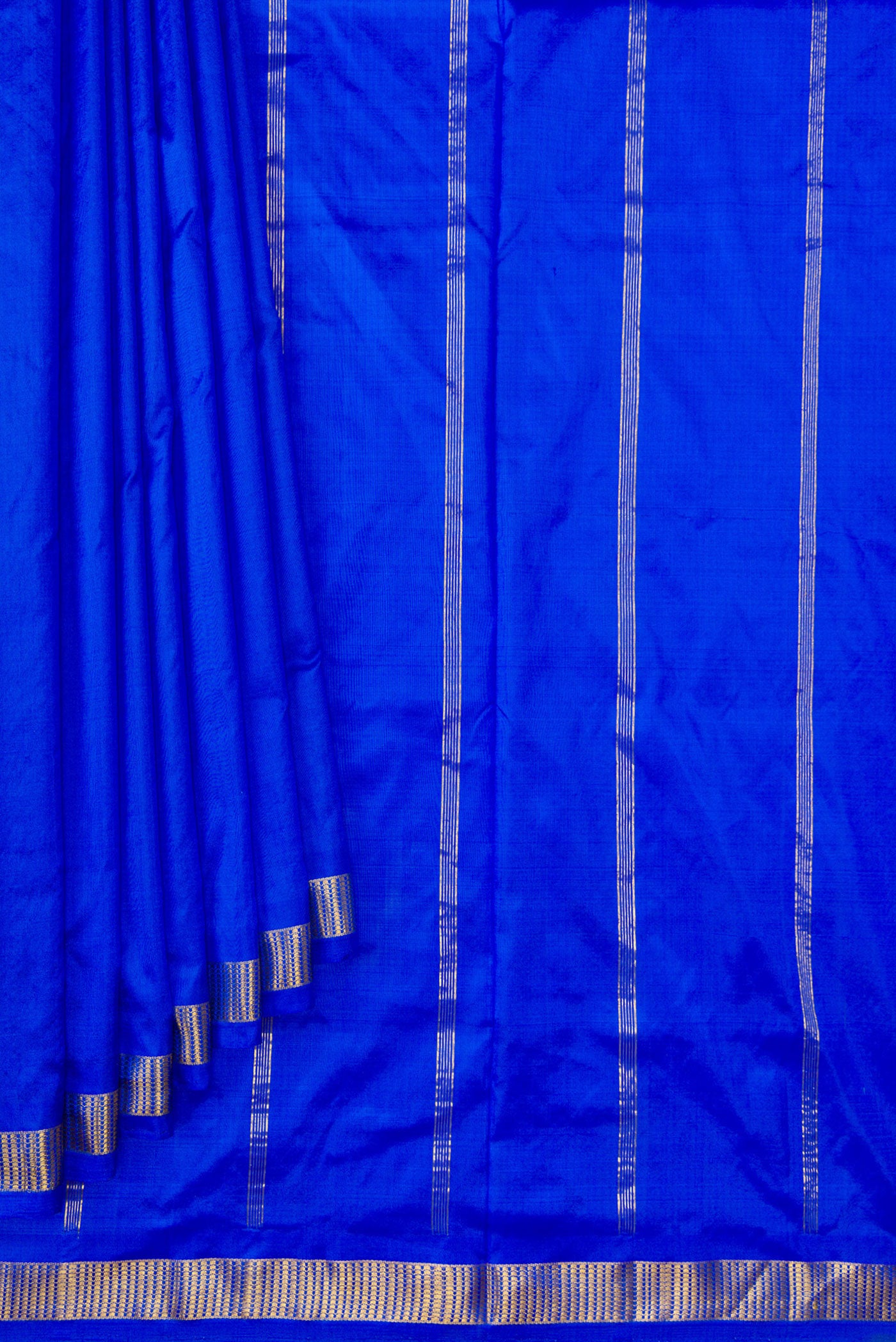 Pleats and pallu of Royal Blue Dual Tone Kanjivaram Silk Nine Yards Saree with Plain Body and Zari Border. 