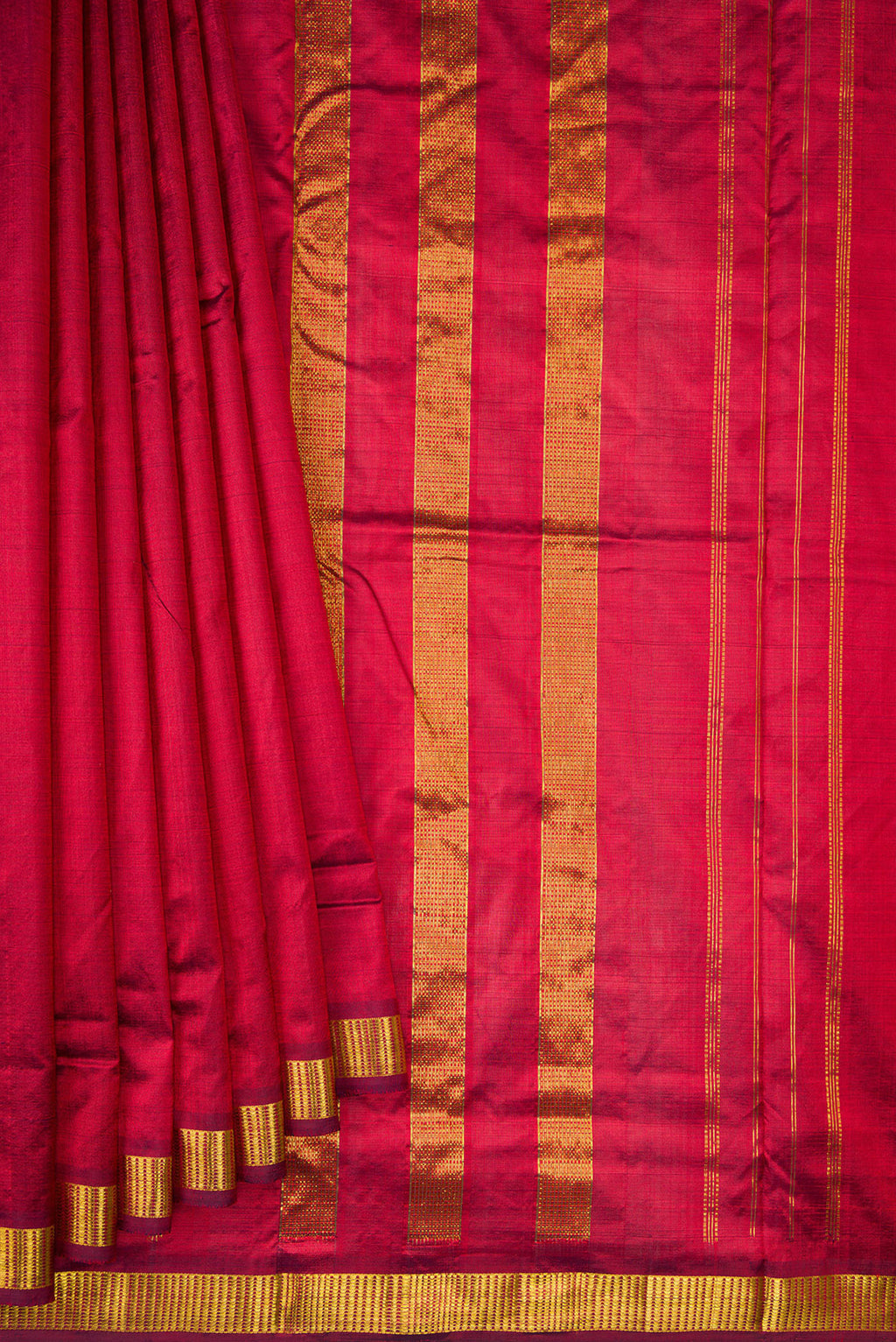 Pleats and pallu of Maroon Dual Tone Kanjivaram Silk Nine Yards Saree with Plain Body and Zari Border. 