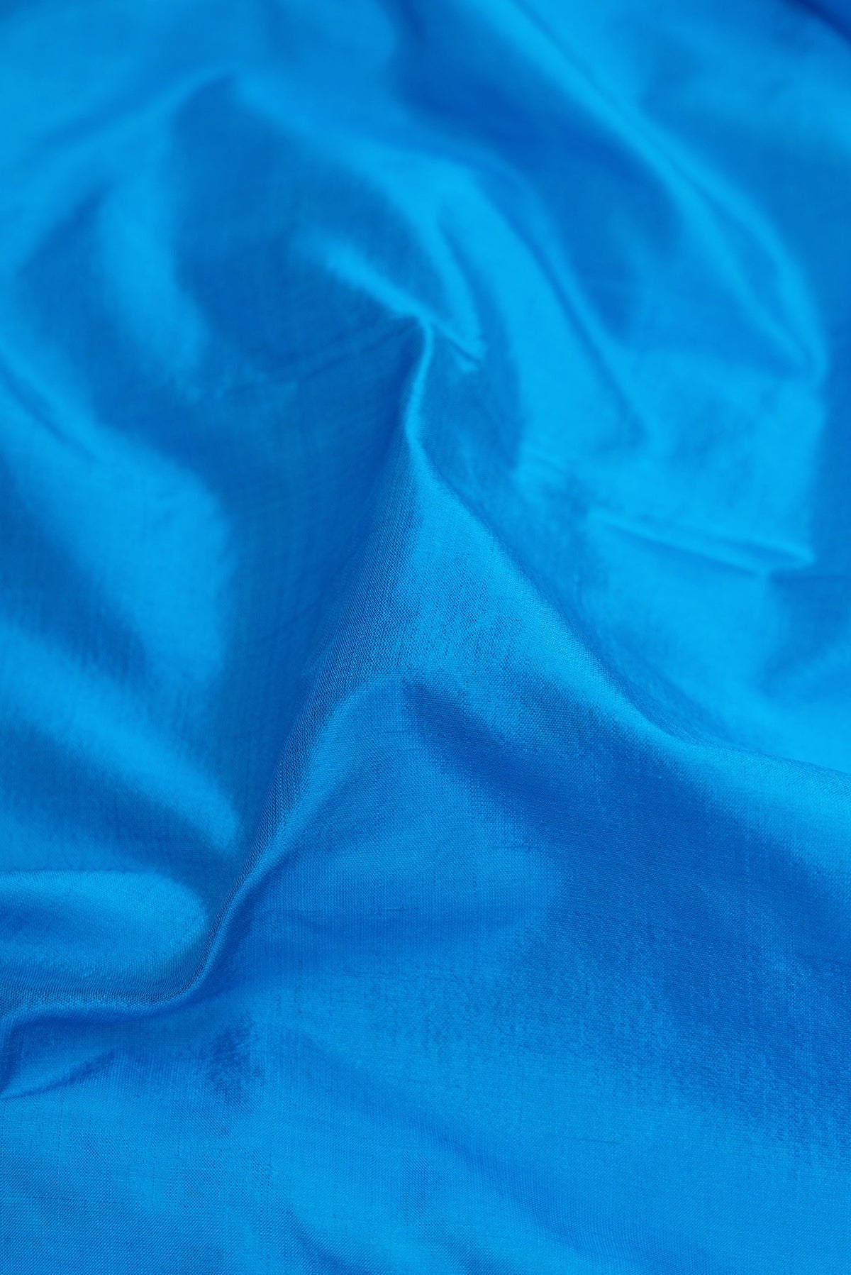 Close up of Blue Kanjivaram Silk Nine Yards Saree with Plain Body and Zari Border.  displaying folds