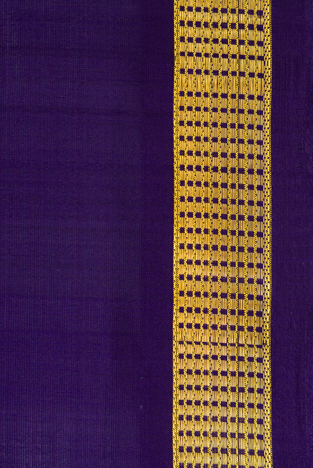 Border image of Navy Blue Dual Tone Kanchipuram Silk Nine Yards Saree with Plain Body and Zari Border. 