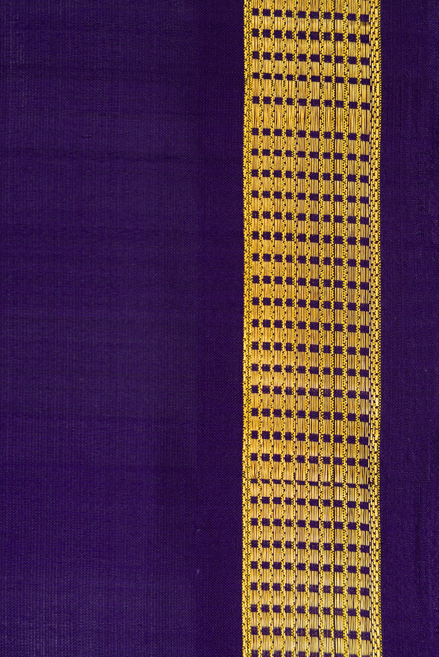 Border image of Navy Blue Dual Tone Kanchipuram Silk Nine Yards Saree with Plain Body and Zari Border. 