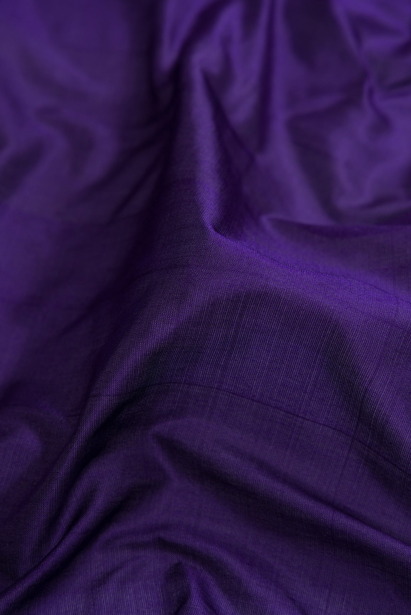 Close up of Navy Blue Dual Tone Kanchipuram Silk Nine Yards Saree with Plain Body and Zari Border.  displaying folds