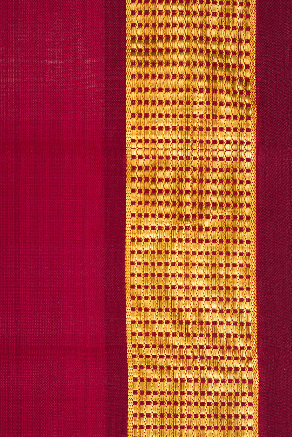 Border image of Maroon Dual Tone Kanjivaram Silk Nine Yards Saree with Plain Body and Zari Border. 
