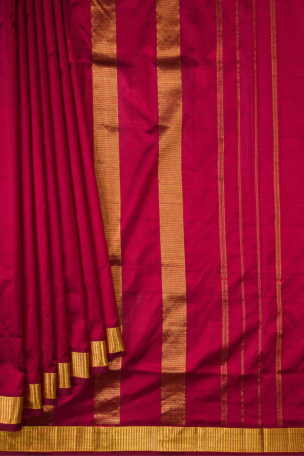 Pleats and pallu of Maroon Dual Tone Kanjivaram Silk Nine Yards Saree with Plain Body and Zari Border. 