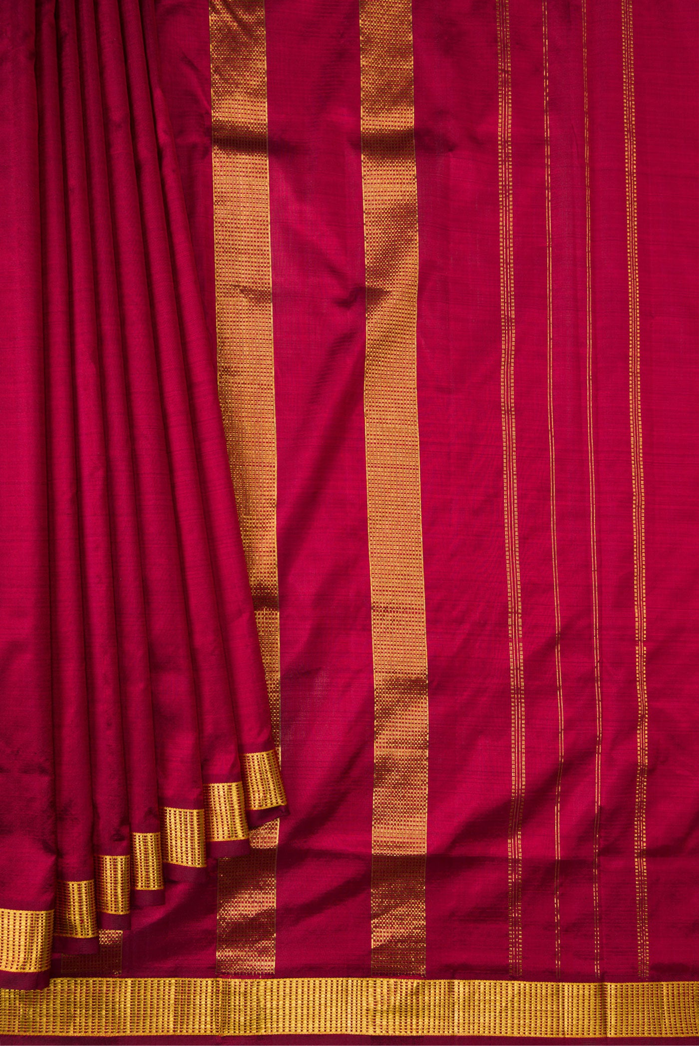 Pleats and pallu of Maroon Dual Tone Kanjivaram Silk Nine Yards Saree with Plain Body and Zari Border. 