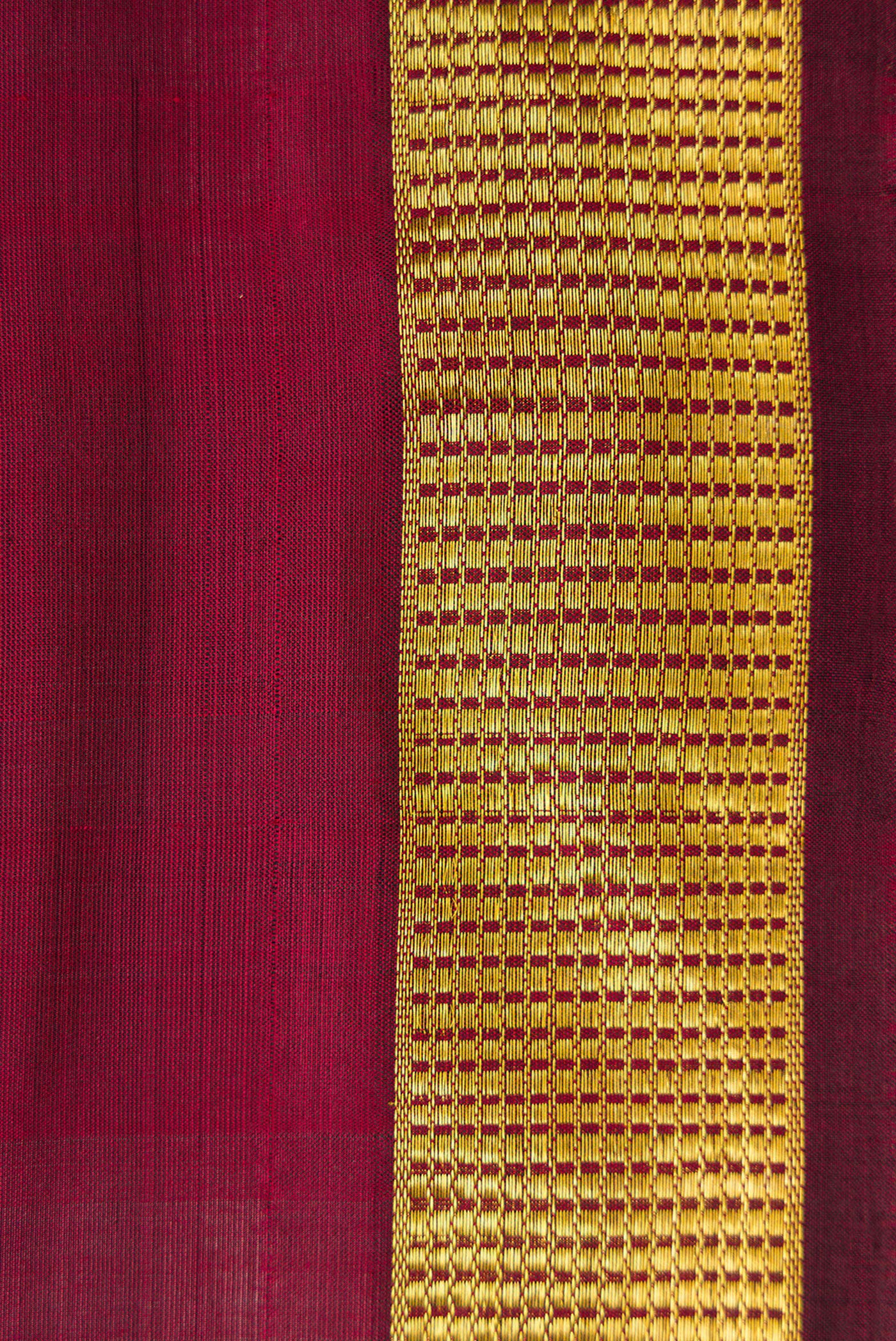 Border image of Maroon Dual Tone Kanjivaram Silk Nine Yards Saree with Plain Body and Zari Border. 