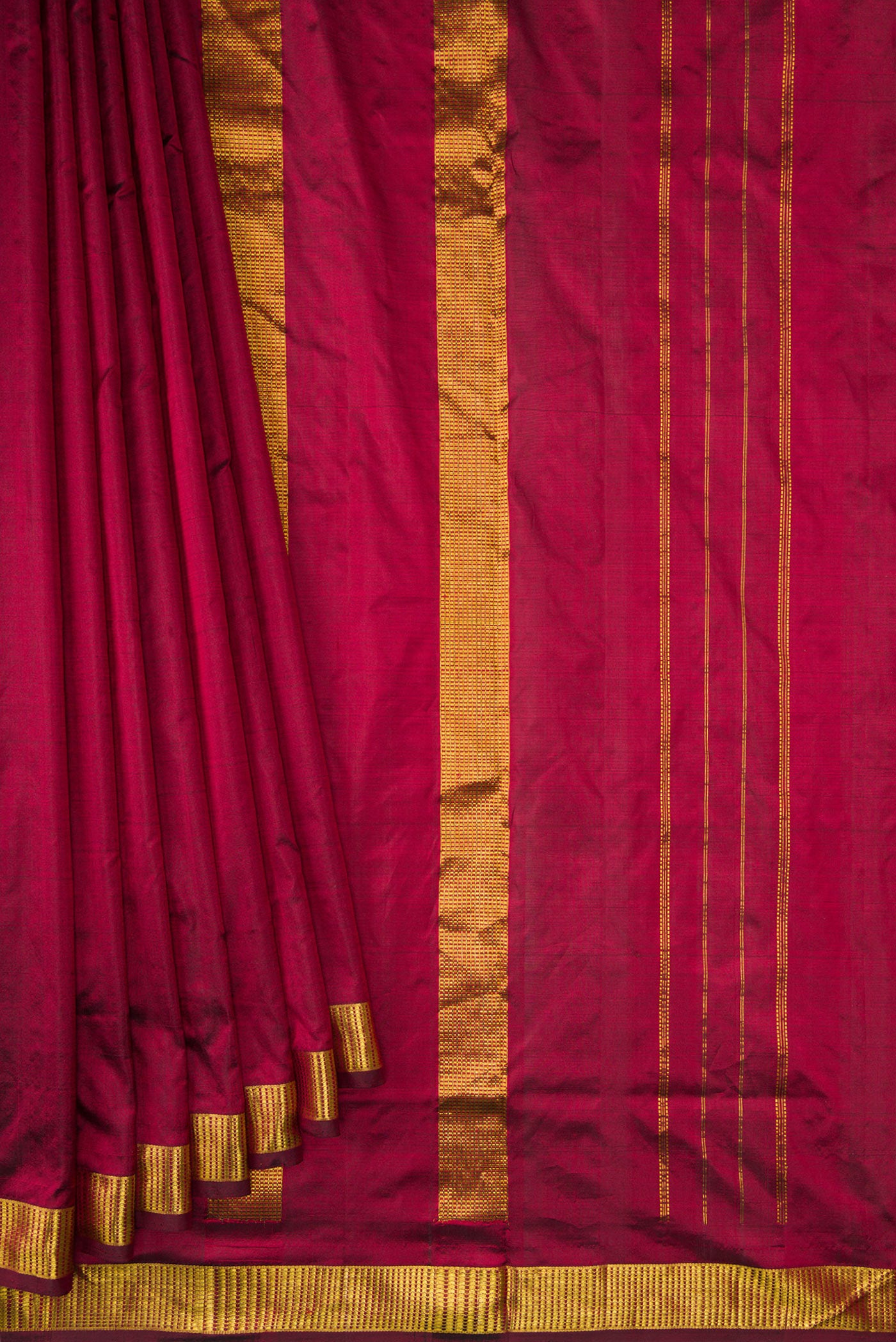 Pleats and pallu of Maroon Dual Tone Kanjivaram Silk Nine Yards Saree with Plain Body and Zari Border. 