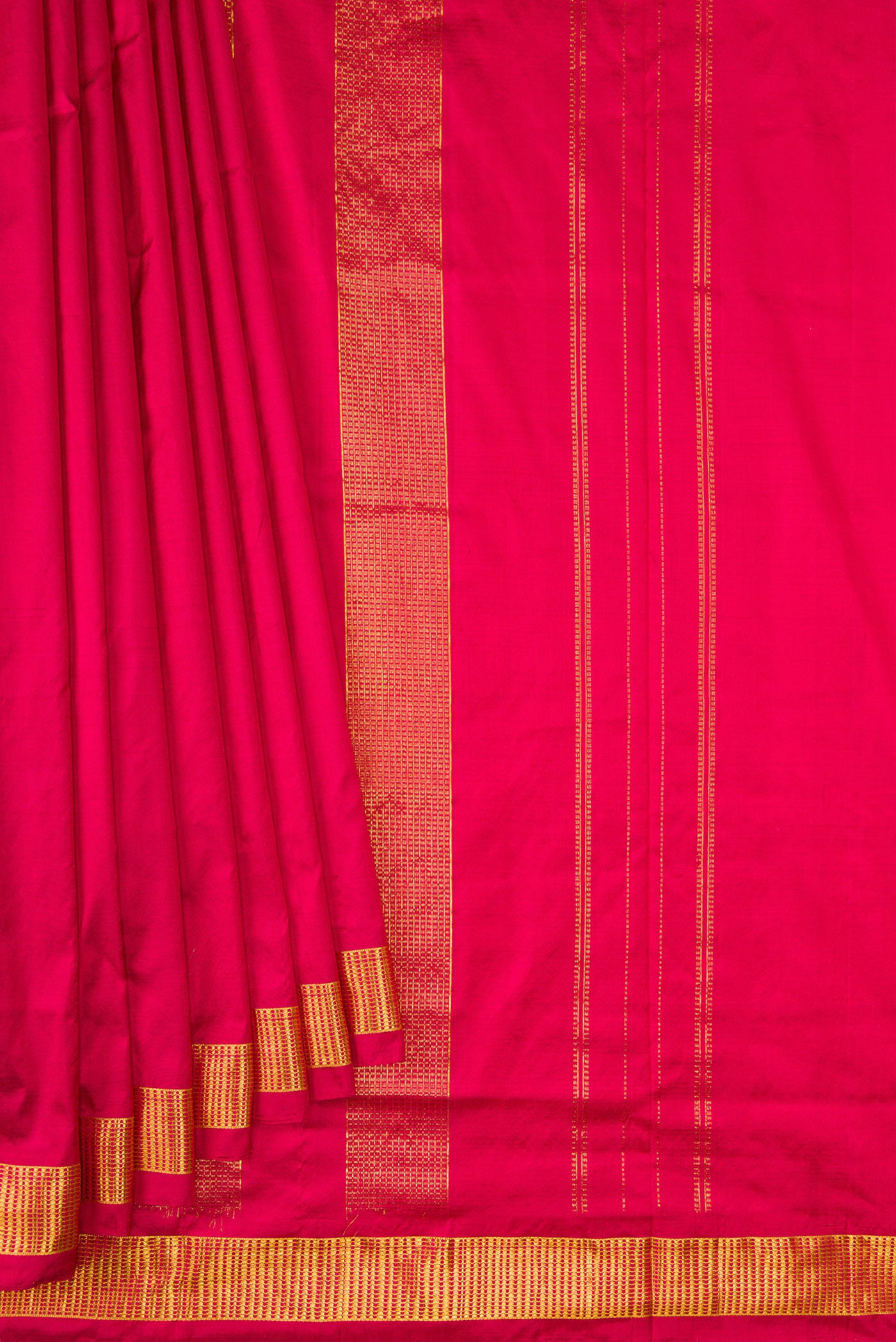 Pleats and pallu of Dark Pink Dual Tone Kanchipuram Silk Nine Yards Saree with Plain Body and Zari Border. 