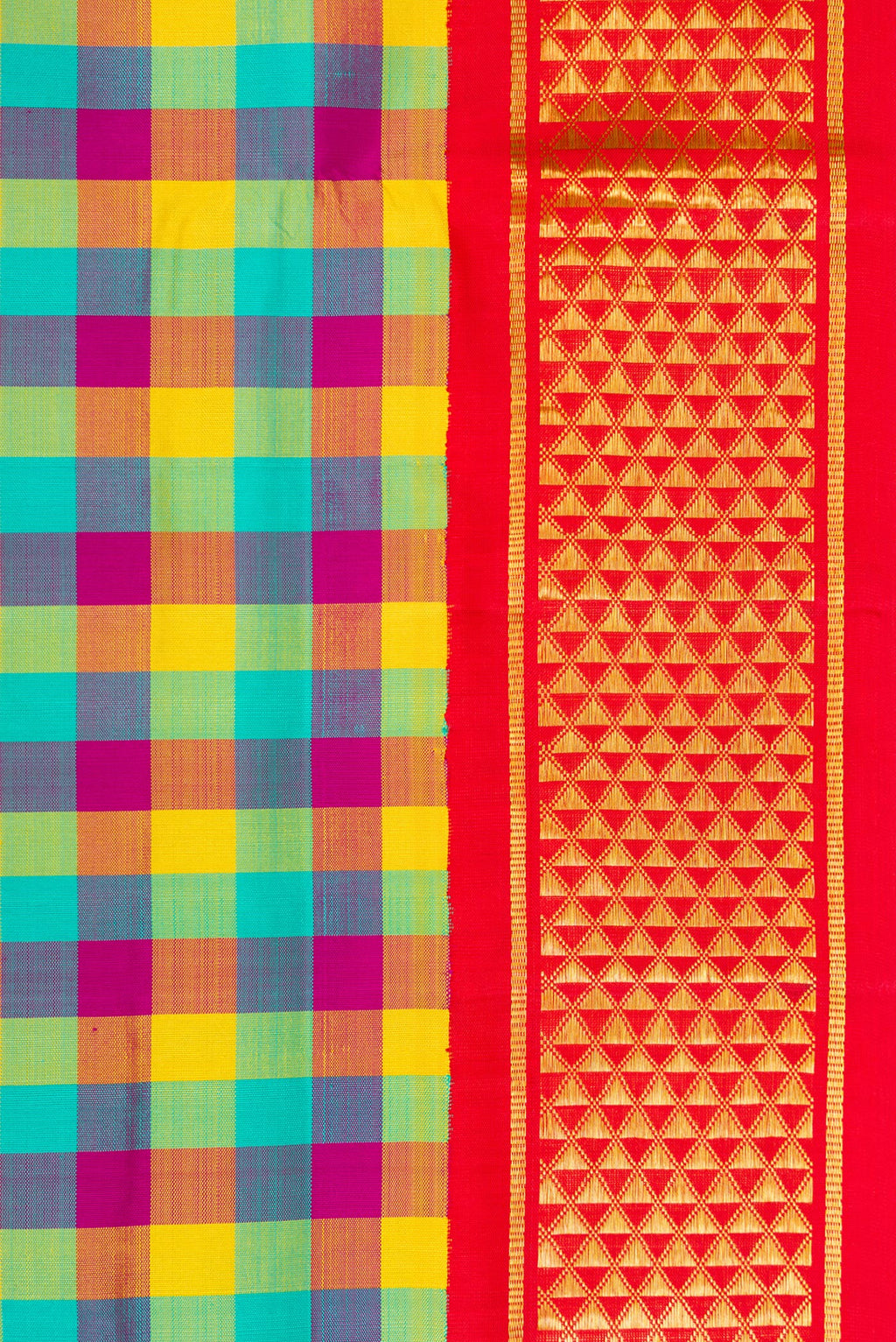 Border image of Pure Silk Pure Zari Sea Green , Yellow and Dark PInk Color Kanchipuram Nine Yards Saree with Checked design on the body and Zari Border. 