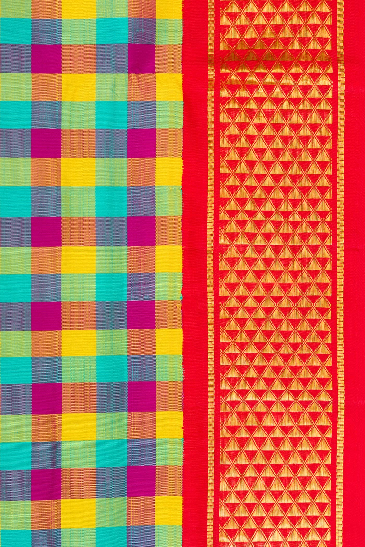Border image of Pure Silk Pure Zari Sea Green , Yellow and Dark PInk Color Kanchipuram Nine Yards Saree with Checked design on the body and Zari Border. 