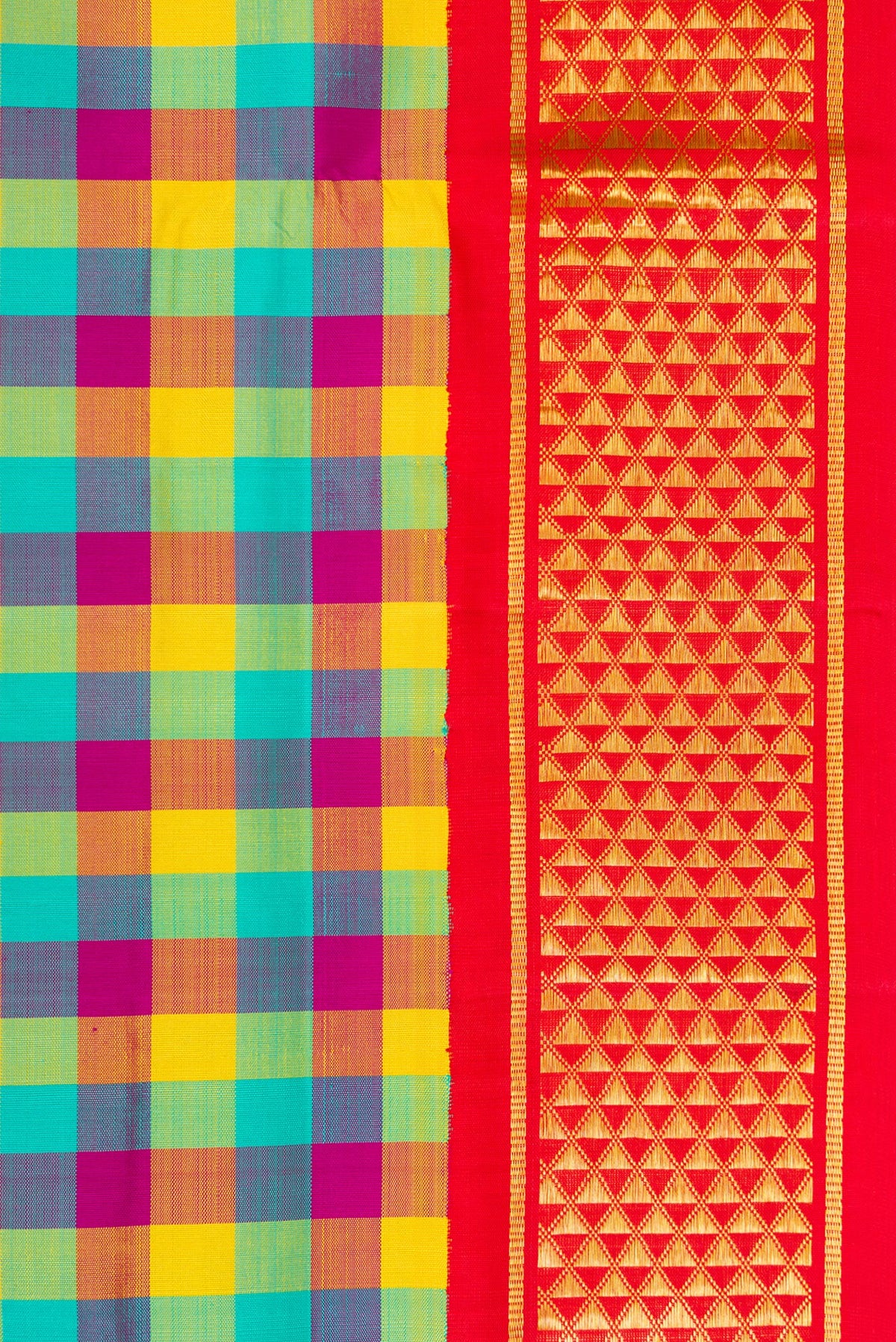 Border image of Pure Silk Pure Zari Sea Green , Yellow and Dark PInk Color Kanchipuram Nine Yards Saree with Checked design on the body and Zari Border. 