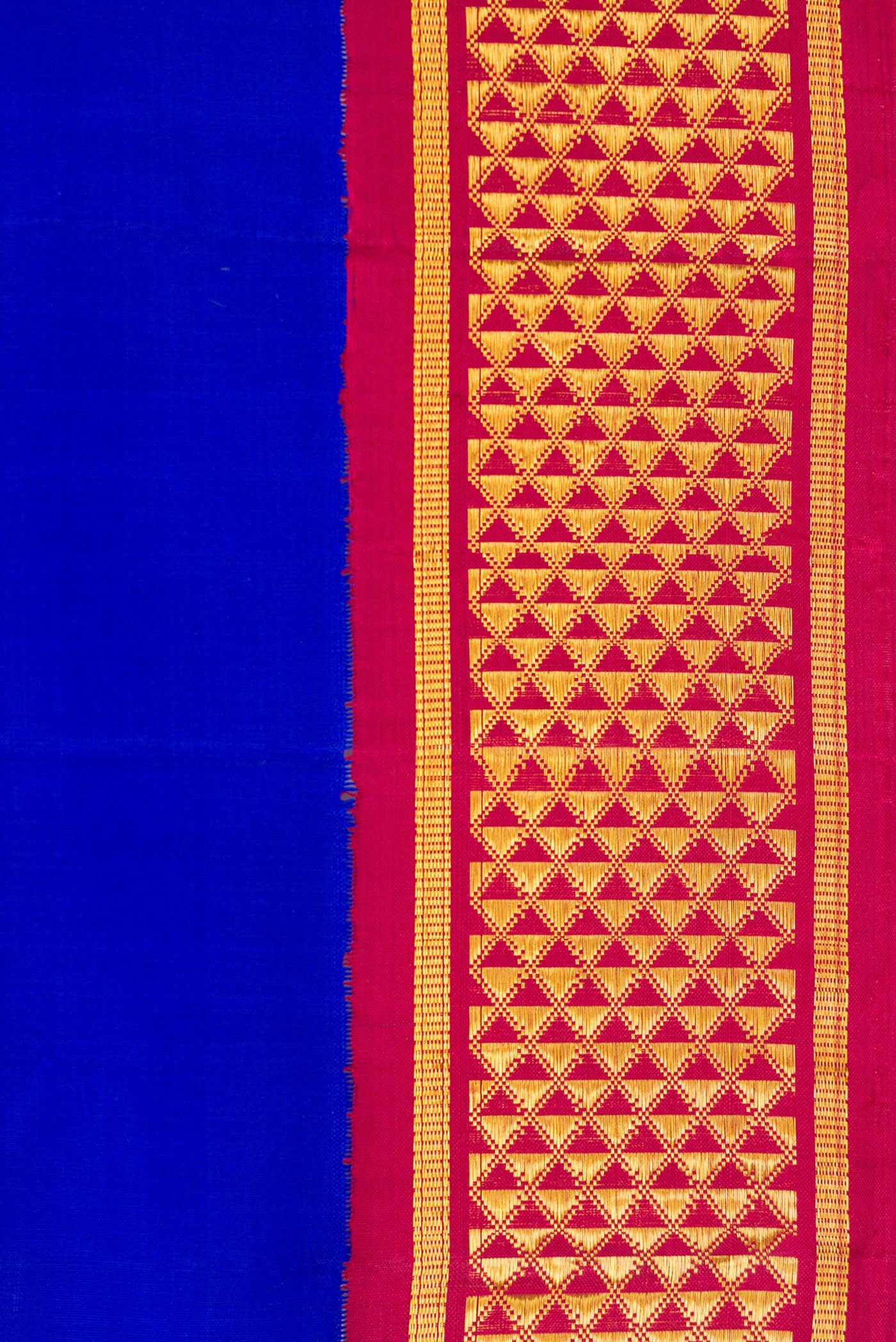 Border image of Pure Silk Pure Zari Royal Blue Dual Tone Kanchipuram Nine Yards Saree with Plain Body and Zari Border. 