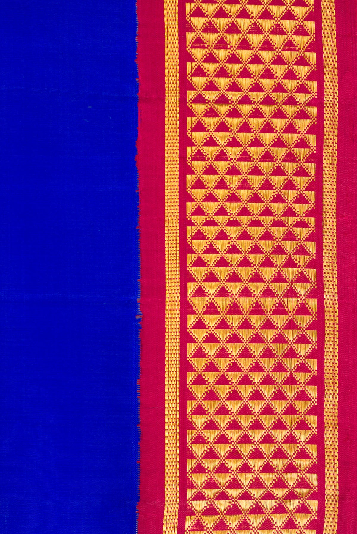 Border image of Pure Silk Pure Zari Royal Blue Dual Tone Kanchipuram Nine Yards Saree with Plain Body and Zari Border. 