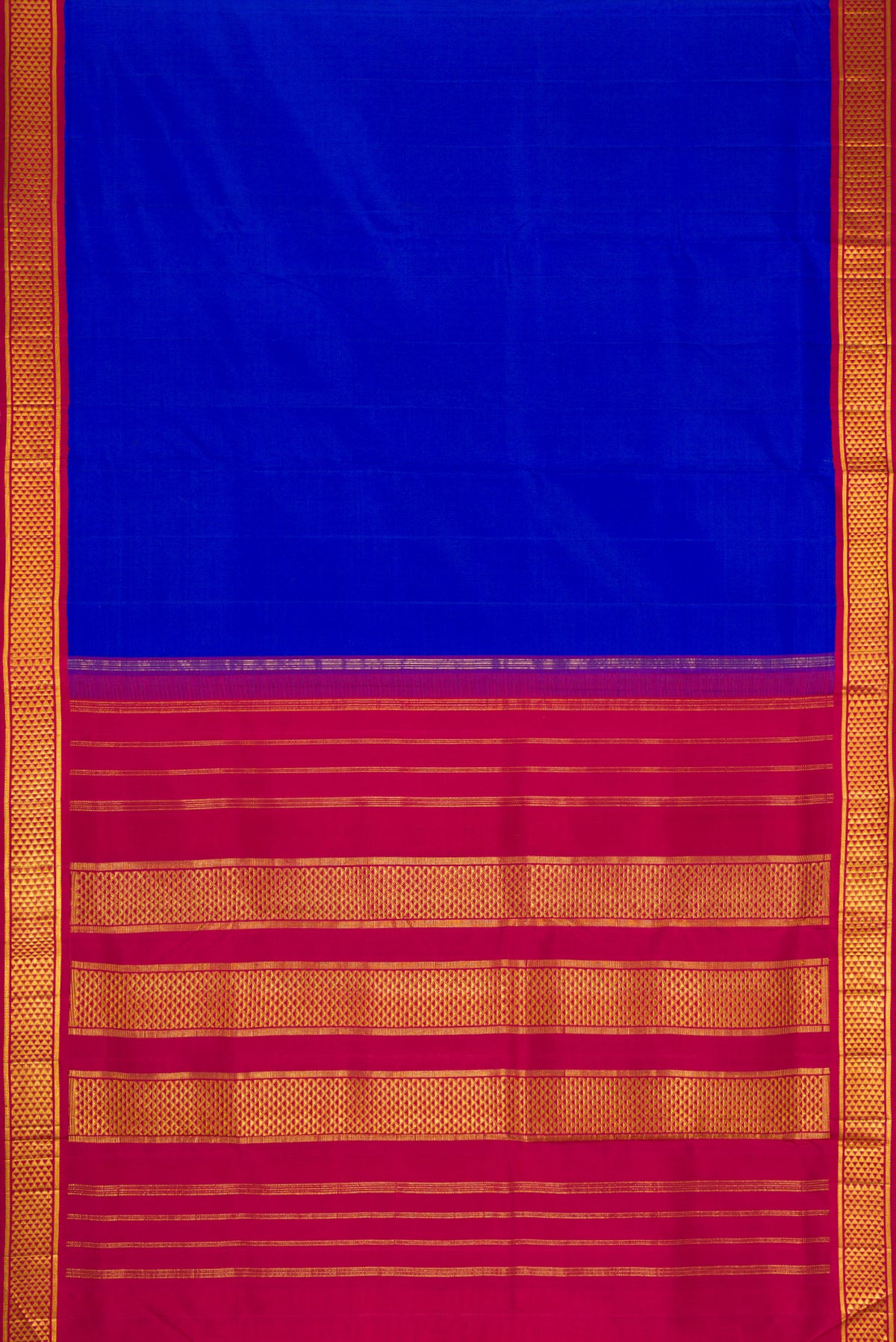 Flat view of Pure Silk Pure Zari Royal Blue Dual Tone Kanchipuram Nine Yards Saree with Plain Body and Zari Border. 