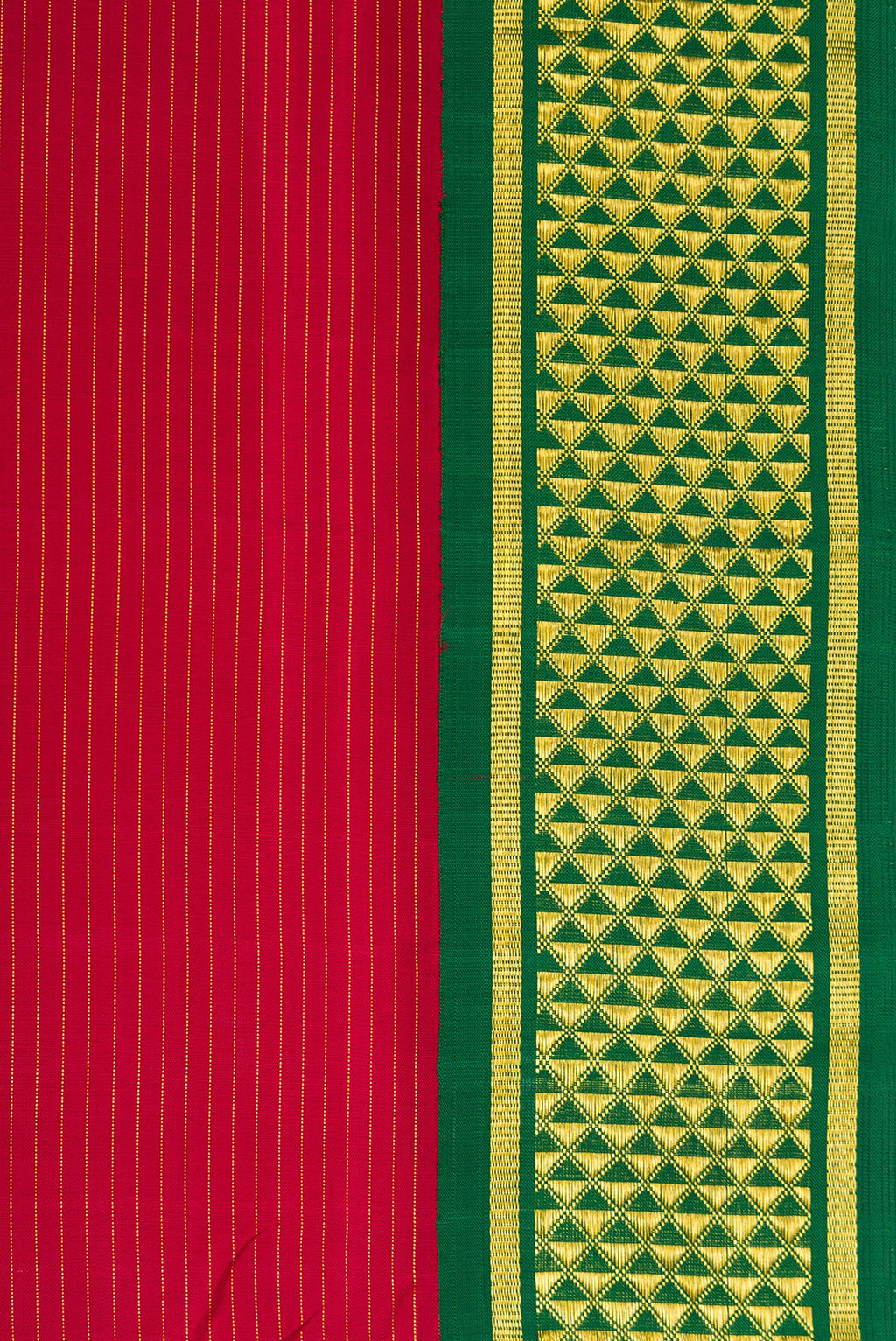 Border image of Pure Silk Pure Zari Maroon Dual Tone Kanchipuram Nine Yards Saree with Plain Body and Zari Border. 