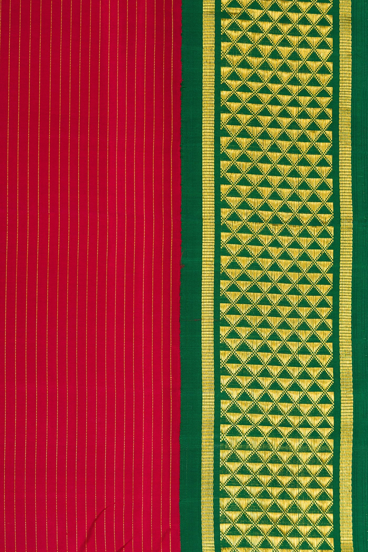 Border image of Pure Silk Pure Zari Maroon Dual Tone Kanchipuram Nine Yards Saree with Plain Body and Zari Border. 