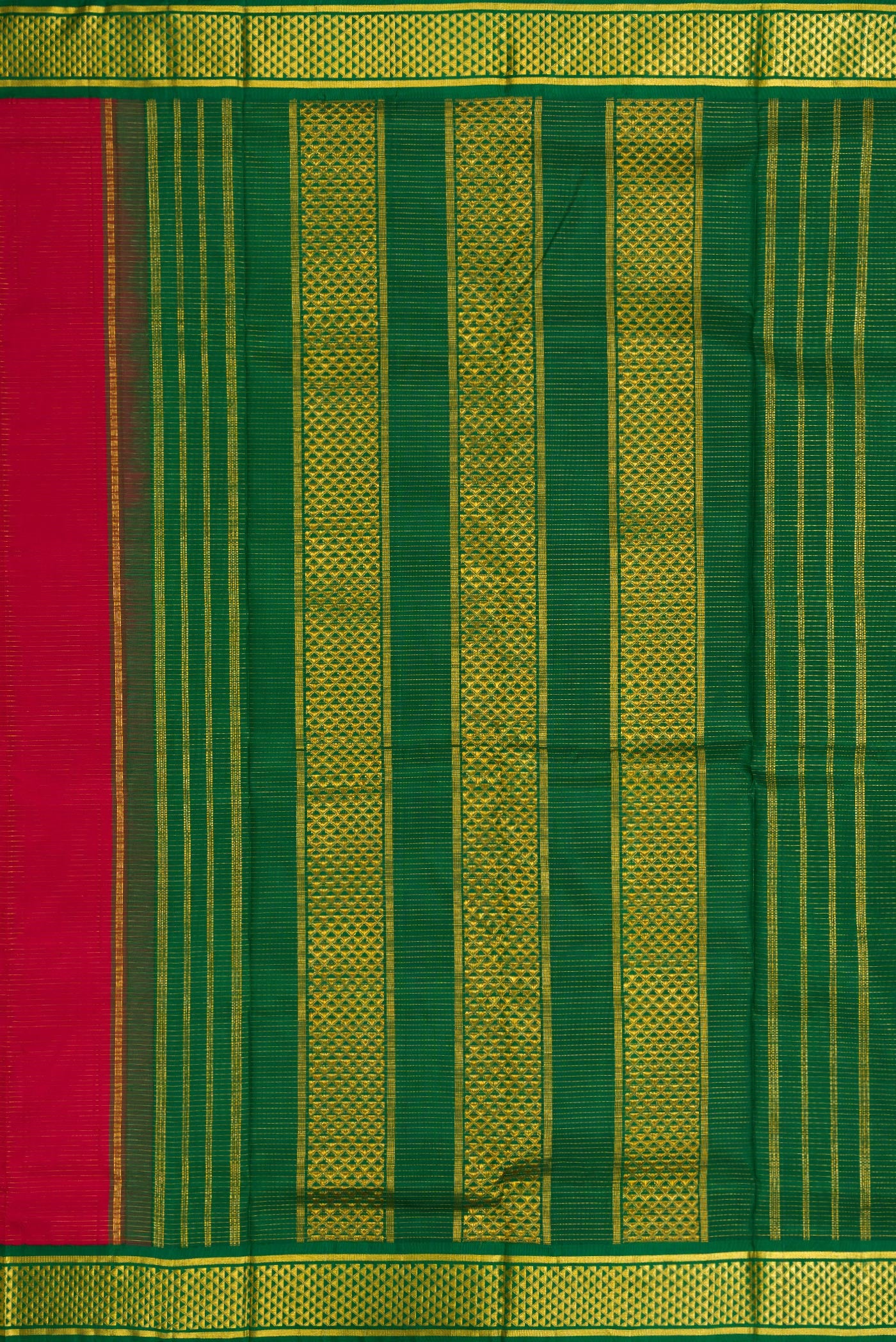 Close up image of the pallu of Pure Silk Pure Zari Maroon Dual Tone Kanchipuram Nine Yards Saree with Plain Body and Zari Border. 