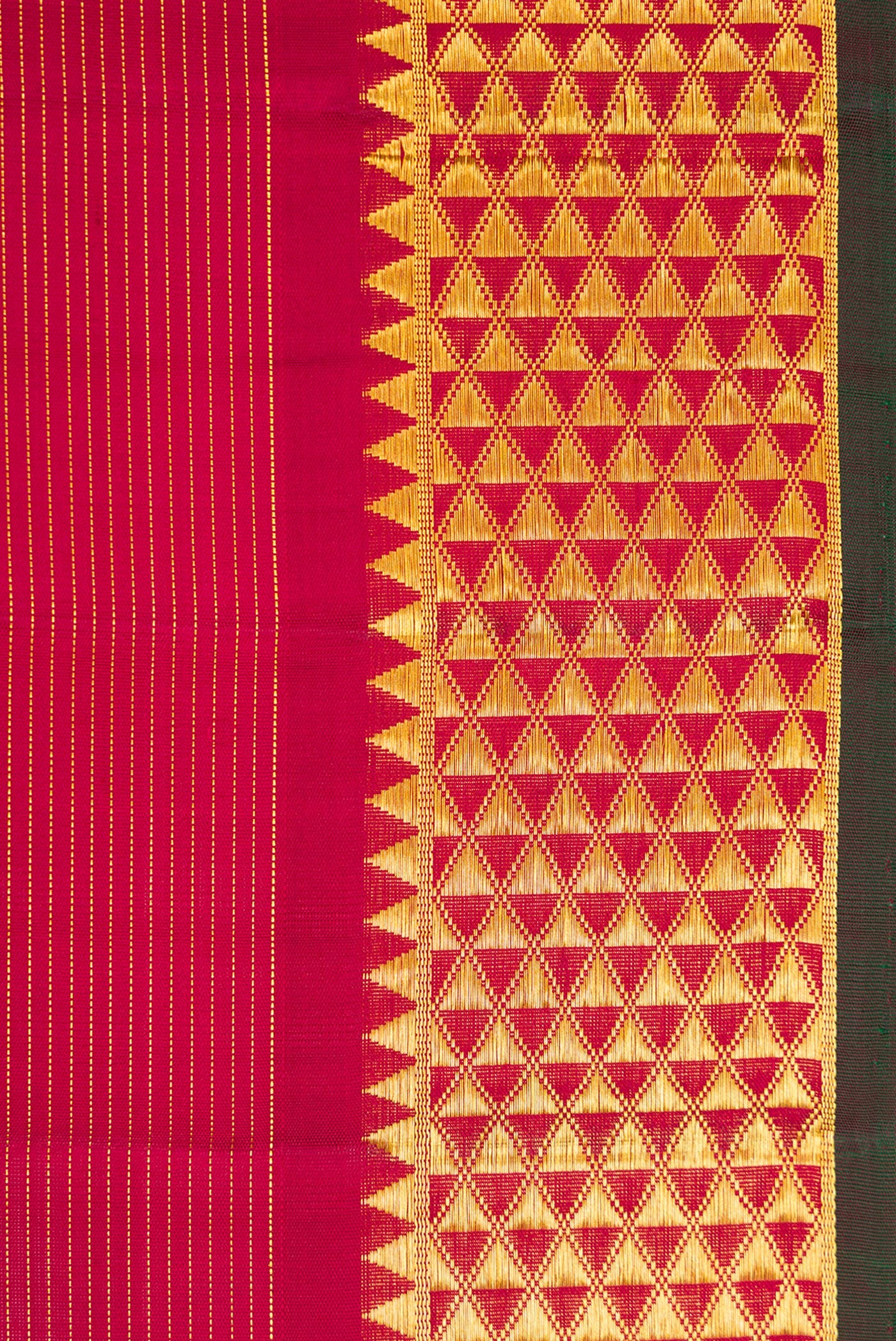 Border image of Pure Silk Pure Zari Maroon Dual Tone Kanchipuram Nine Yards Saree with Stripes on the body and Zari Border. 