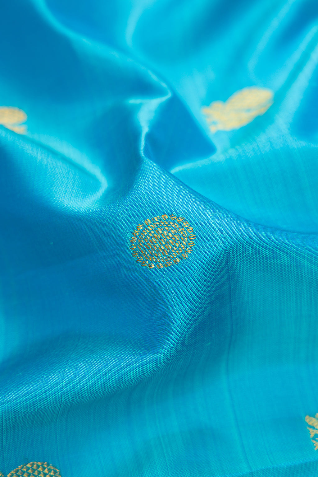 Close up of Pure Silk Pure Zari Sky Blue Dual Tone Kanchipuram Nine Yards Saree with Zari Butta on the body and Zari Border.  displaying folds