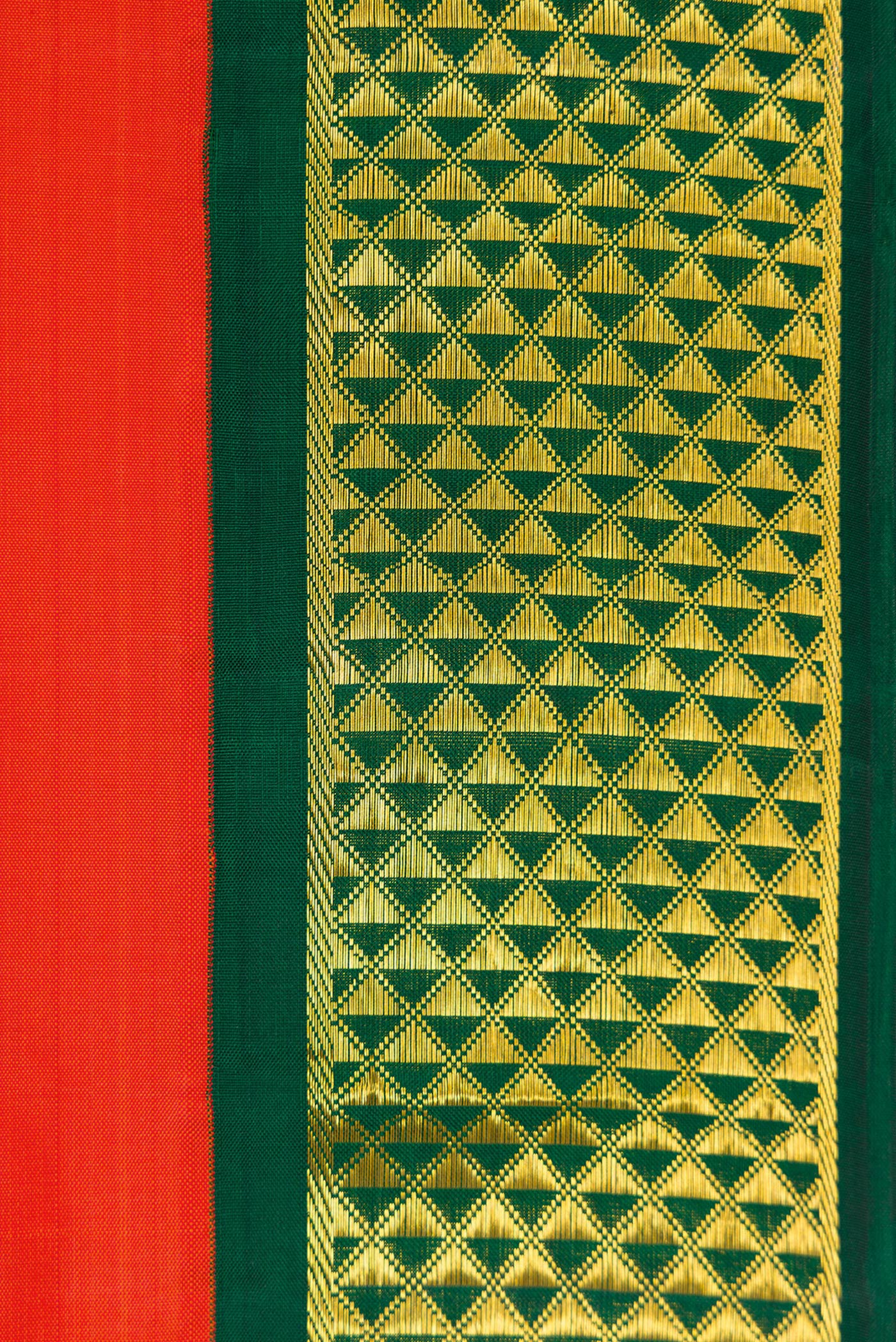 Border image of Orange Dual Tone Kanchipuram Silk Nine Yards Saree with Plain Body and Zari Border. 