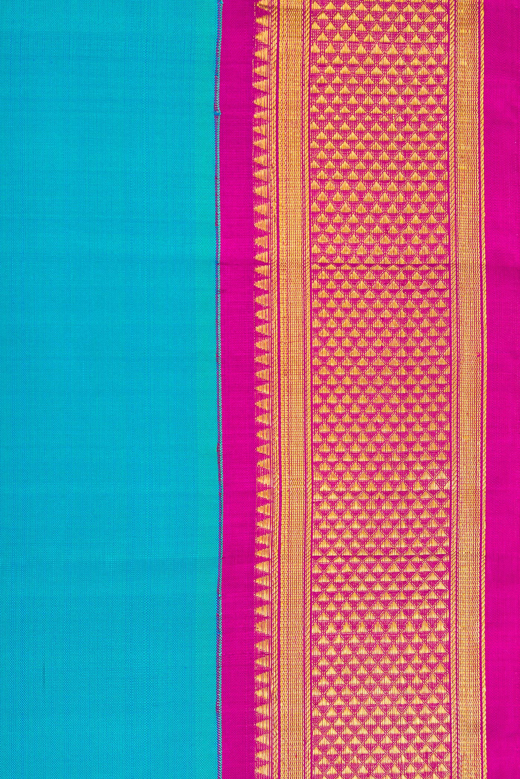 Border image of Pure Silk Pure Zari Sky Blue Dual Tone Kanchipuram Nine Yards Saree with Plain Body and Zari Border. 