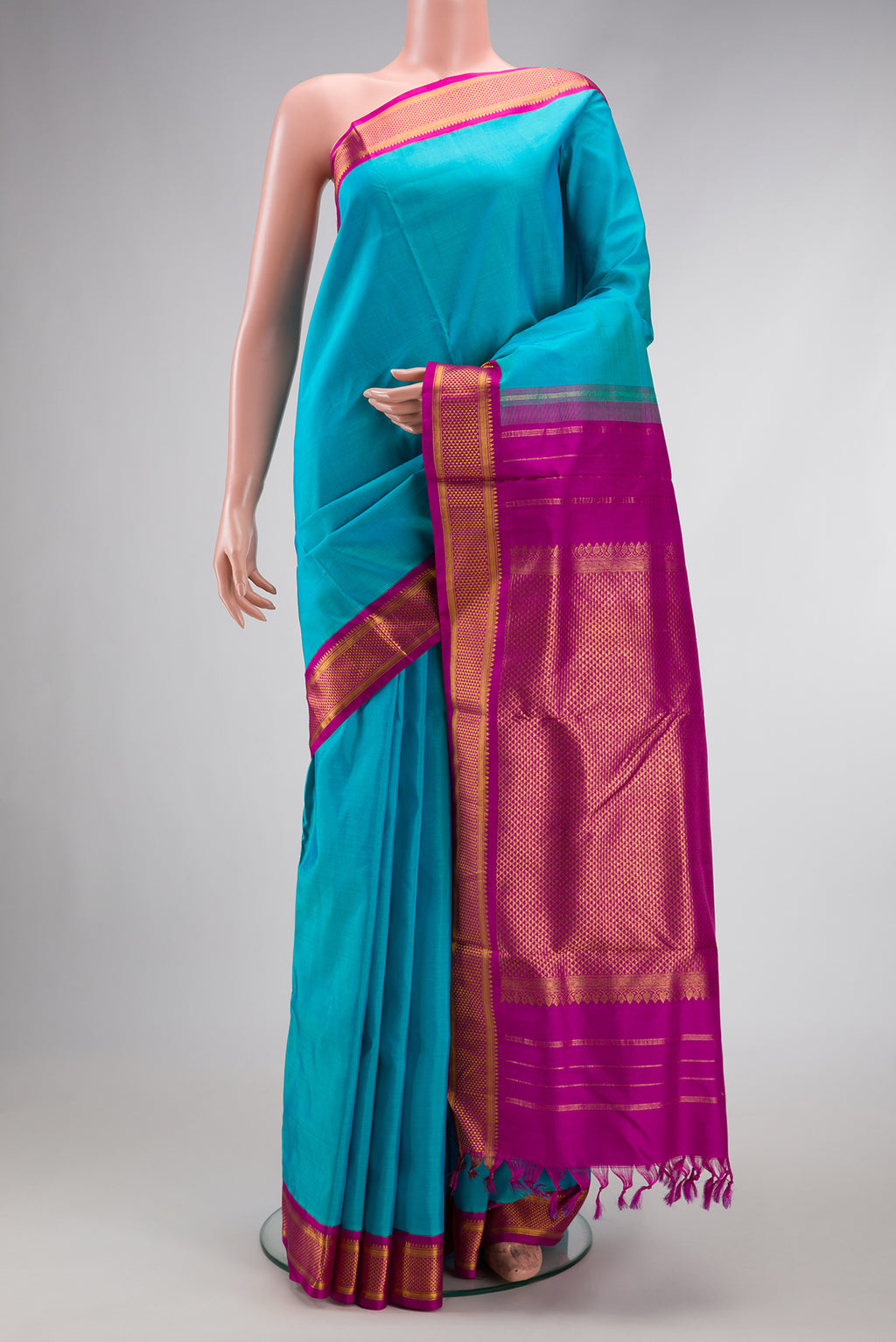 Pure Silk Pure Zari Sky Blue Dual Tone Kanchipuram Nine Yards Saree with Plain Body and Zari Border.  displayed on a mannequin