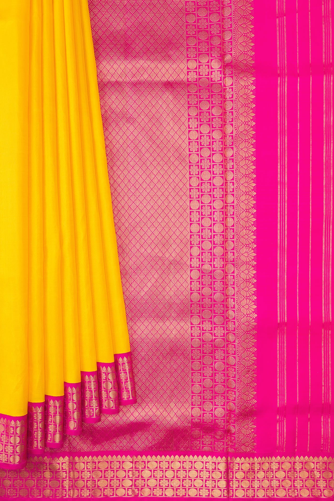 Pleats and pallu of Pure Silk Pure Zari Yellow Dual Tone Kanchipuram Nine Yards Saree with Plain Body and Ganga Jamuna Border. 