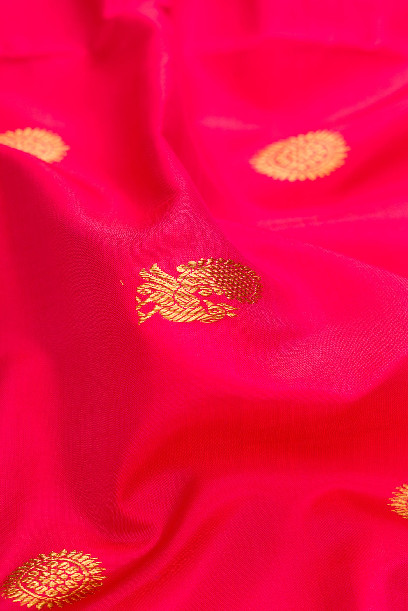 Close up of Pure Silk Pure Zari Dark Pink Dual Tone Kanchipuram Nine Yards Saree with Zari Butta on the body and Zari Border.  displaying folds