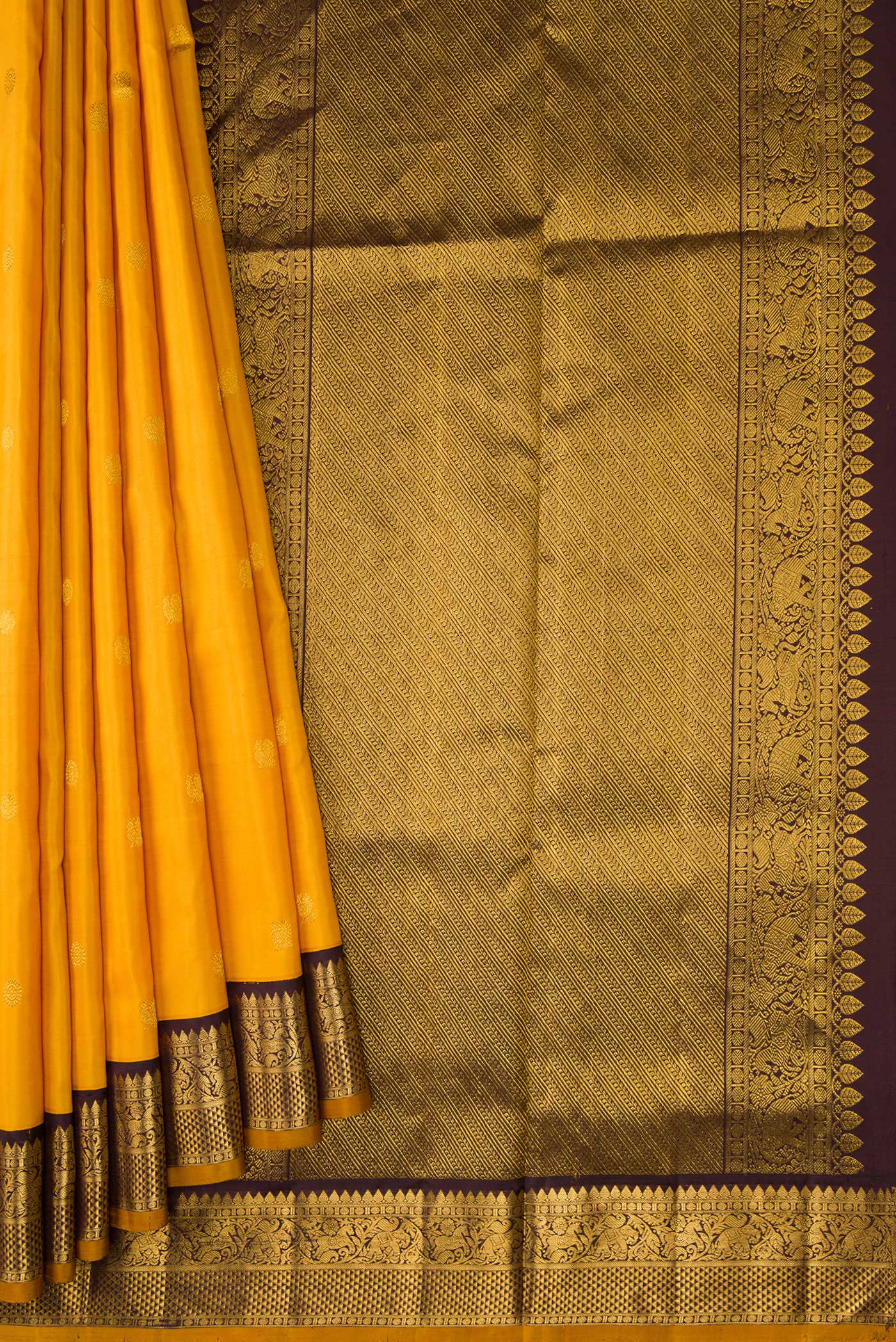 Pleats and pallu of Pure Silk Pure Zari Yellow Dual Tone Kanchipuram Nine Yards Saree with Zari Butta on the body and Zari Border. 