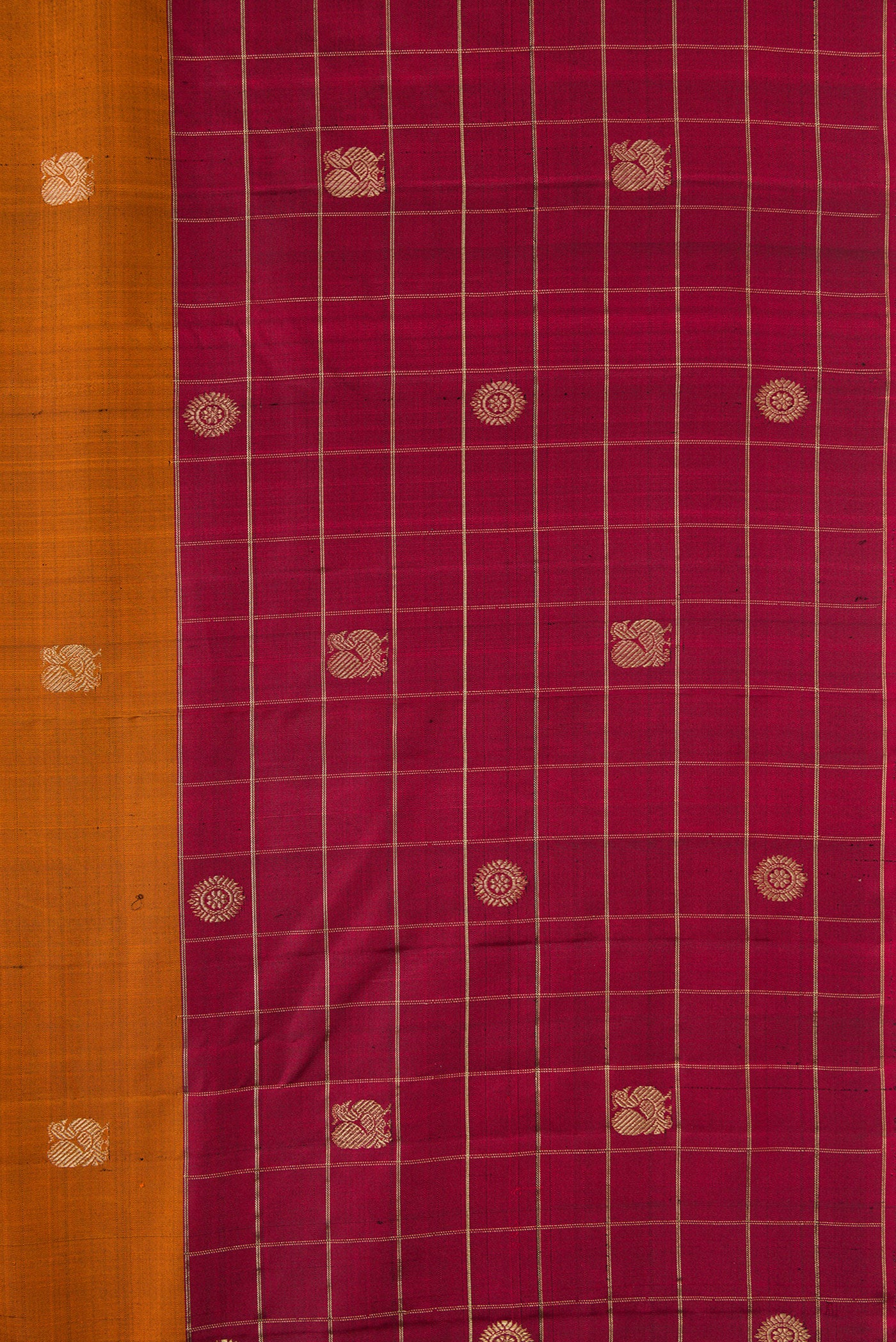 Border image of Brick Orange Dual Tone Kanjivaram Silk Saree with Zari Butta on the body and Ganga Jamuna Border. 