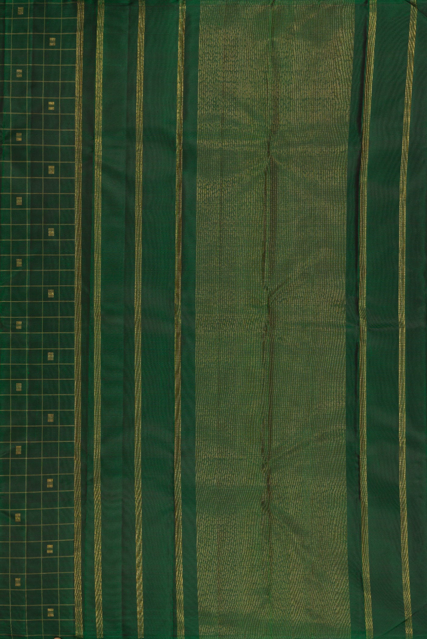 Close up image of the pallu of Pure Silk Pure Zari Green Dual Tone Kanjivaram Saree with Checked design on the body and Without Border. 