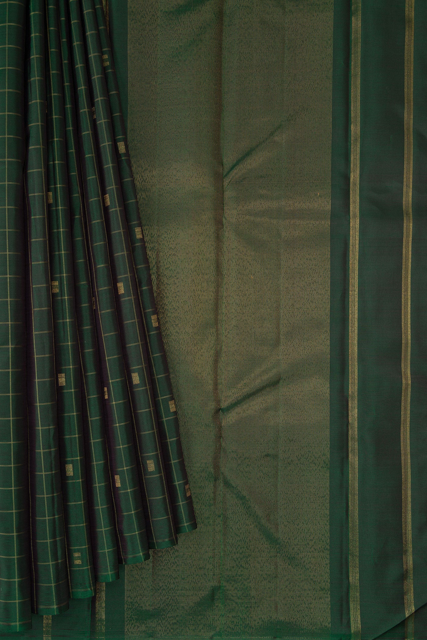 Pleats and pallu of Pure Silk Pure Zari Green Dual Tone Kanjivaram Saree with Checked design on the body and Without Border. 