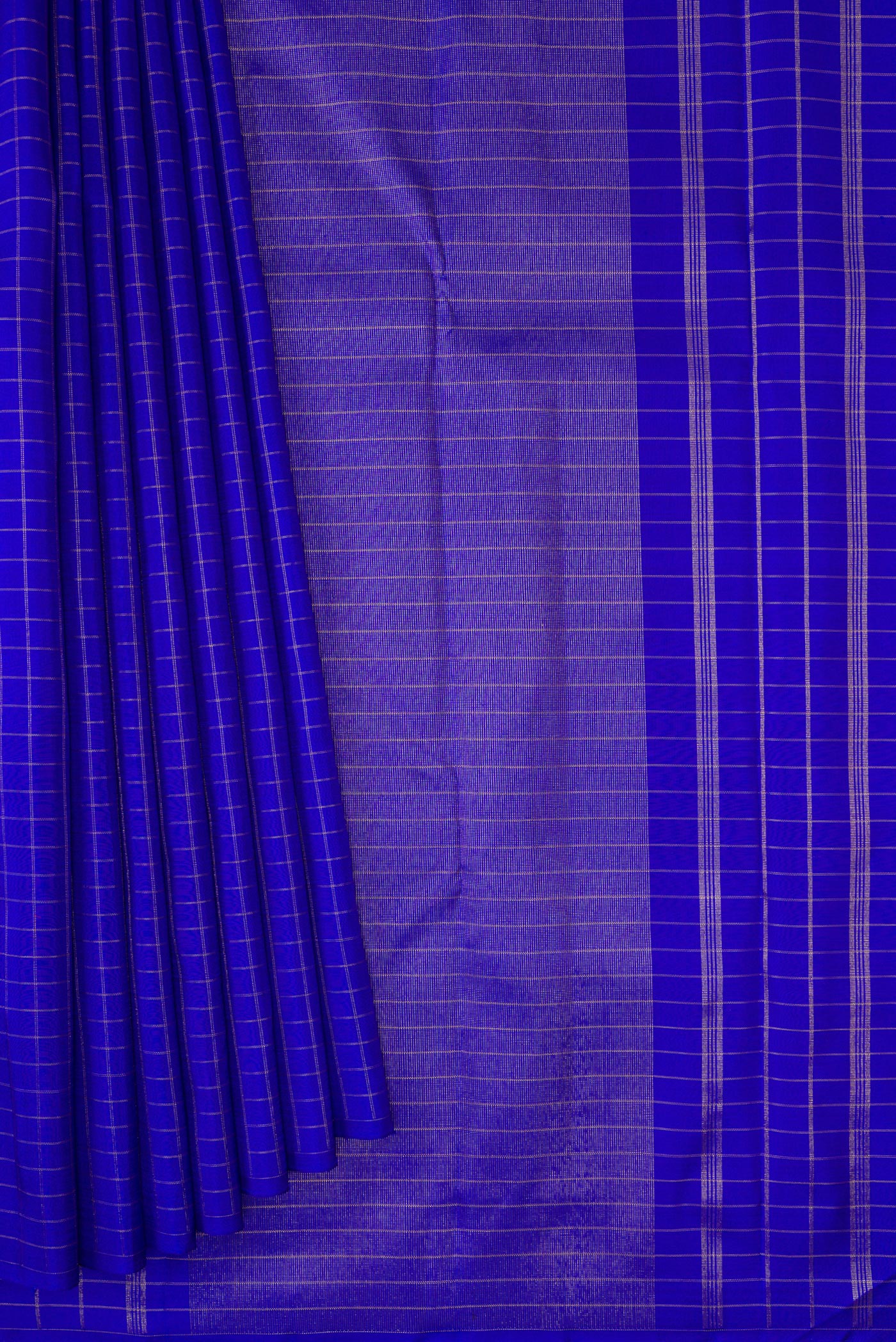 Pleats and pallu of Pure Silk Pure Zari Royal Blue Dual Tone Kanchipuram Saree with Checked design on the body and Without Border. 