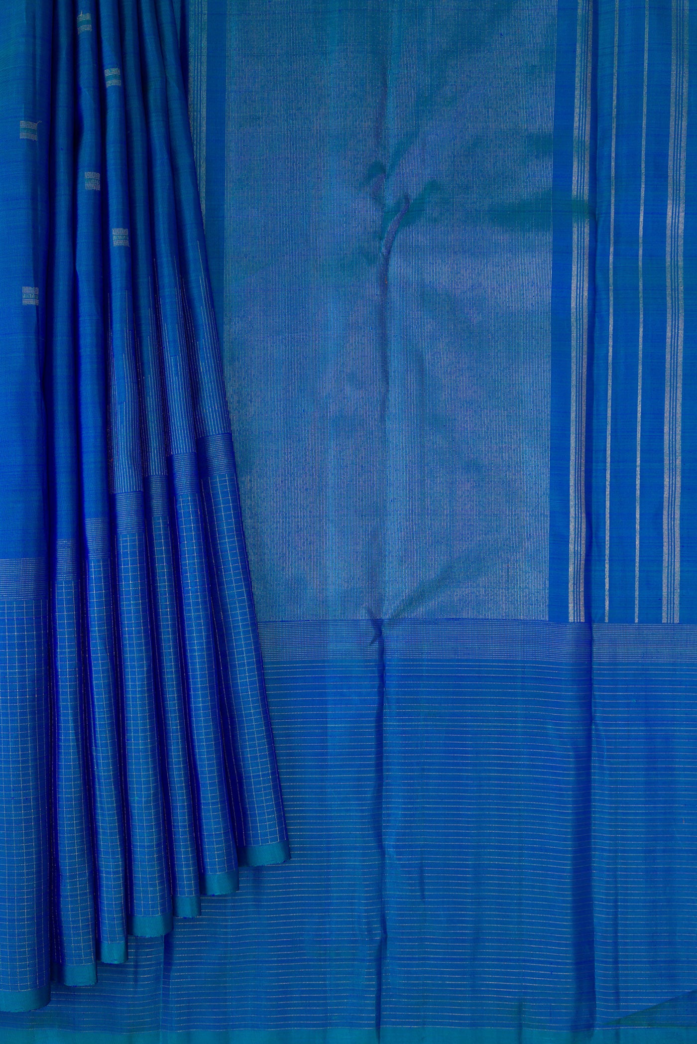 Pleats and pallu of Pure Silk Pure Zari Peacock Blue Dual Tone Kanchipuram Saree with Zari Butta on the body and Zari Border. 