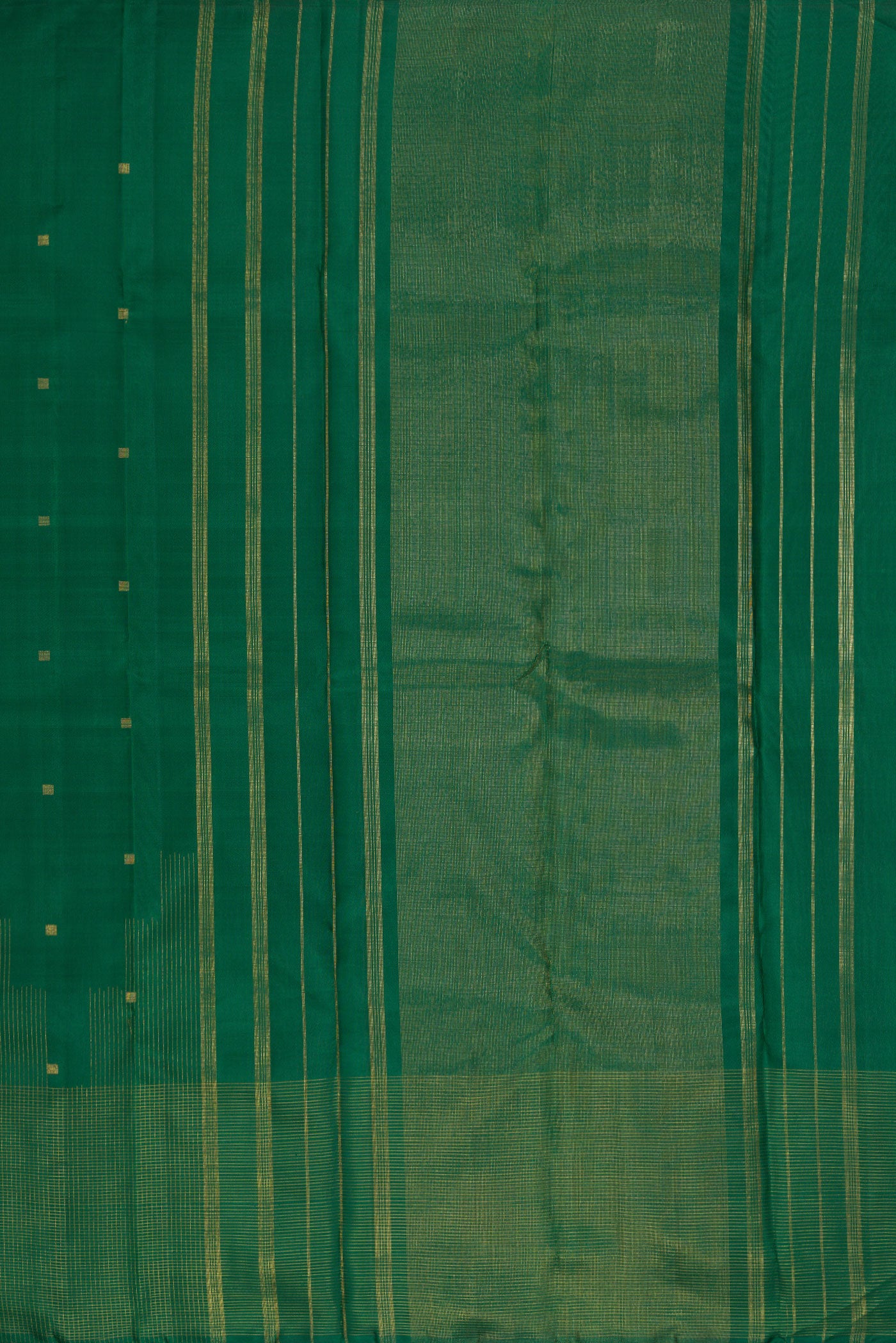 Close up image of the pallu of Pure Silk Pure Zari Bottle Green Dual Tone Kanchipuram Saree with Zari Butta on the body and Fancy Border. 