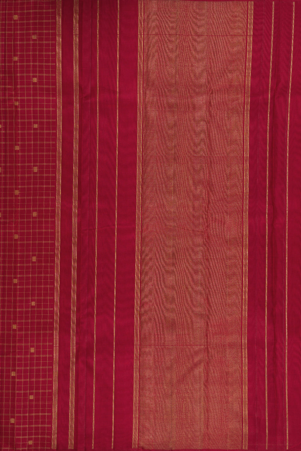 Close up image of the pallu of Pure Silk Pure Zari Maroon Dual Tone Kanchipuram Saree with Checked design on the body and Without Border. 