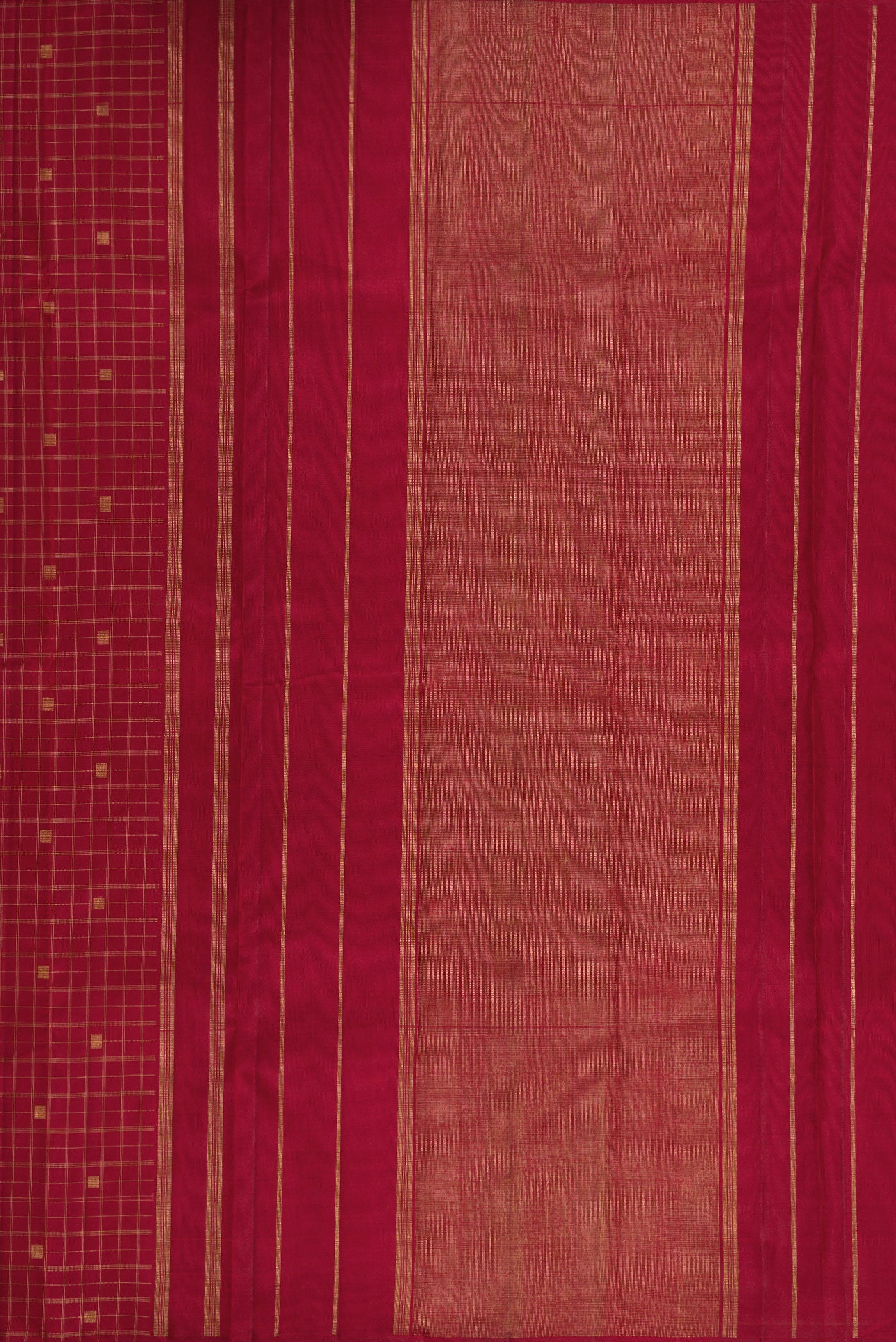Close up image of the pallu of Pure Silk Pure Zari Maroon Dual Tone Kanchipuram Saree with Checked design on the body and Without Border. 