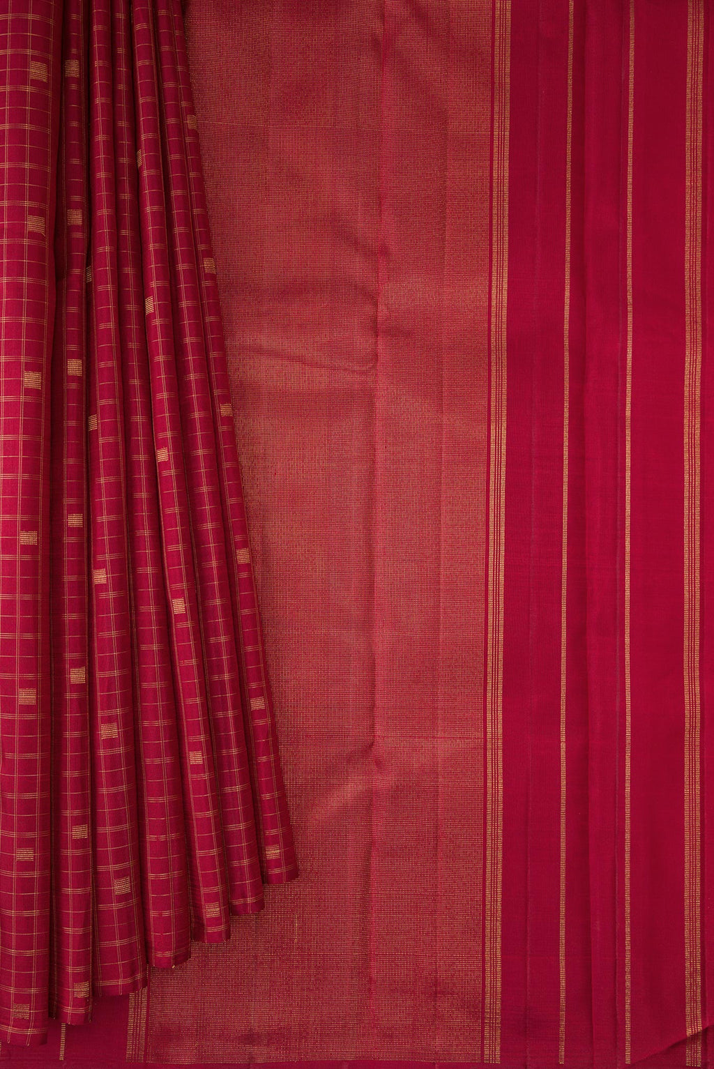 Pleats and pallu of Pure Silk Pure Zari Maroon Dual Tone Kanchipuram Saree with Checked design on the body and Without Border. 