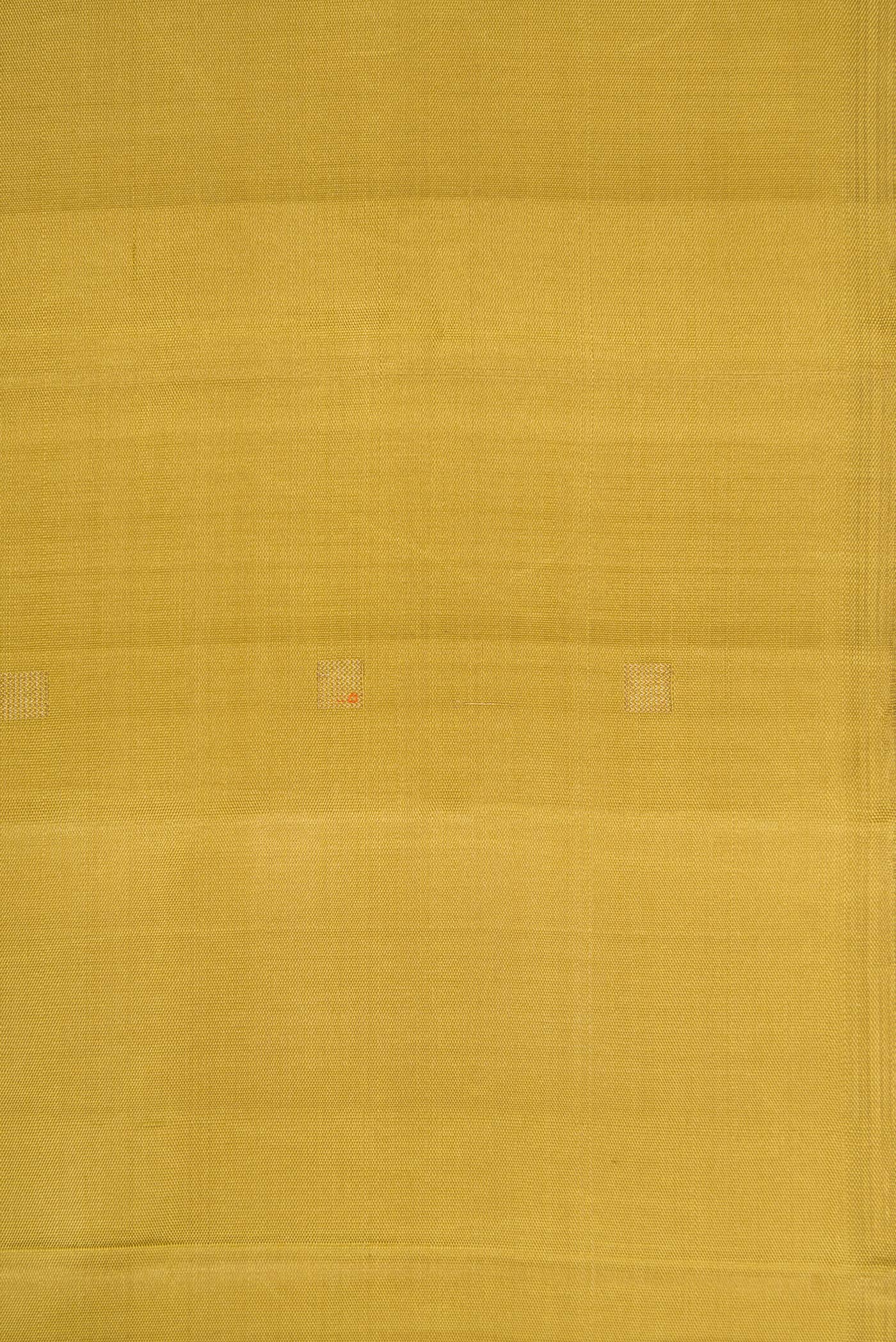 Border image of Mehandi Green Dual Tone Kanchipuram Silk Saree with Stripes on the body and Fancy Border. 