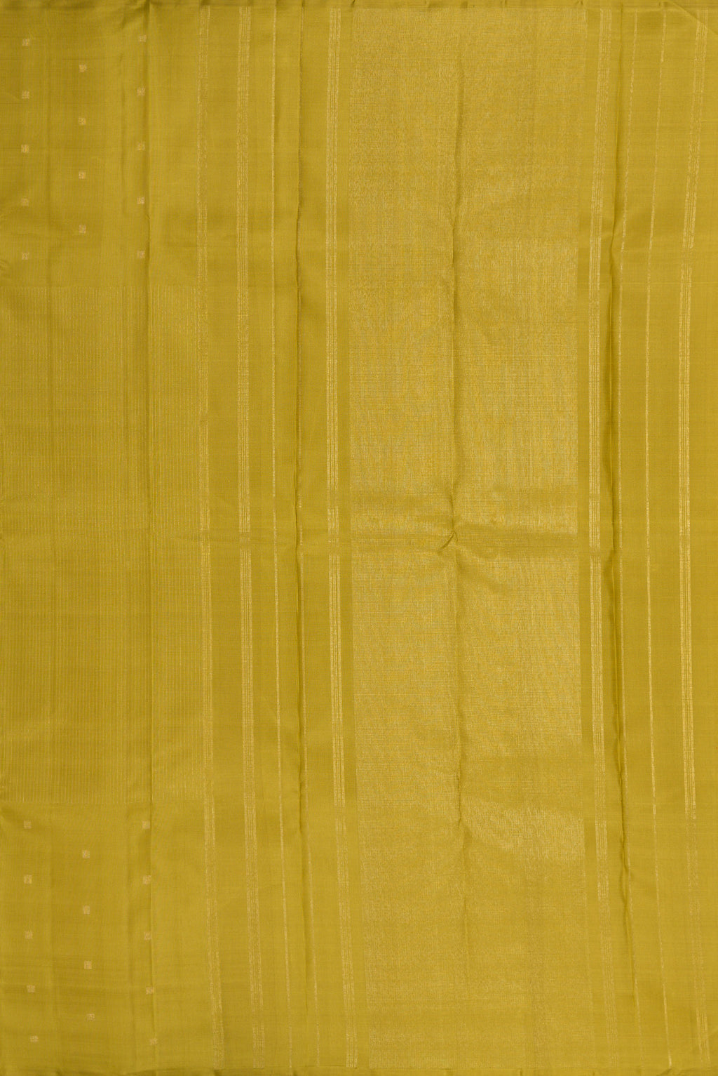 Close up image of the pallu of Mehandi Green Dual Tone Kanchipuram Silk Saree with Stripes on the body and Fancy Border. 