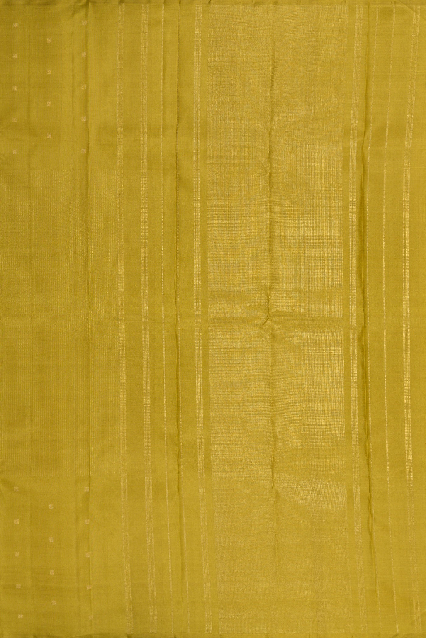 Close up image of the pallu of Mehandi Green Dual Tone Kanchipuram Silk Saree with Stripes on the body and Fancy Border. 