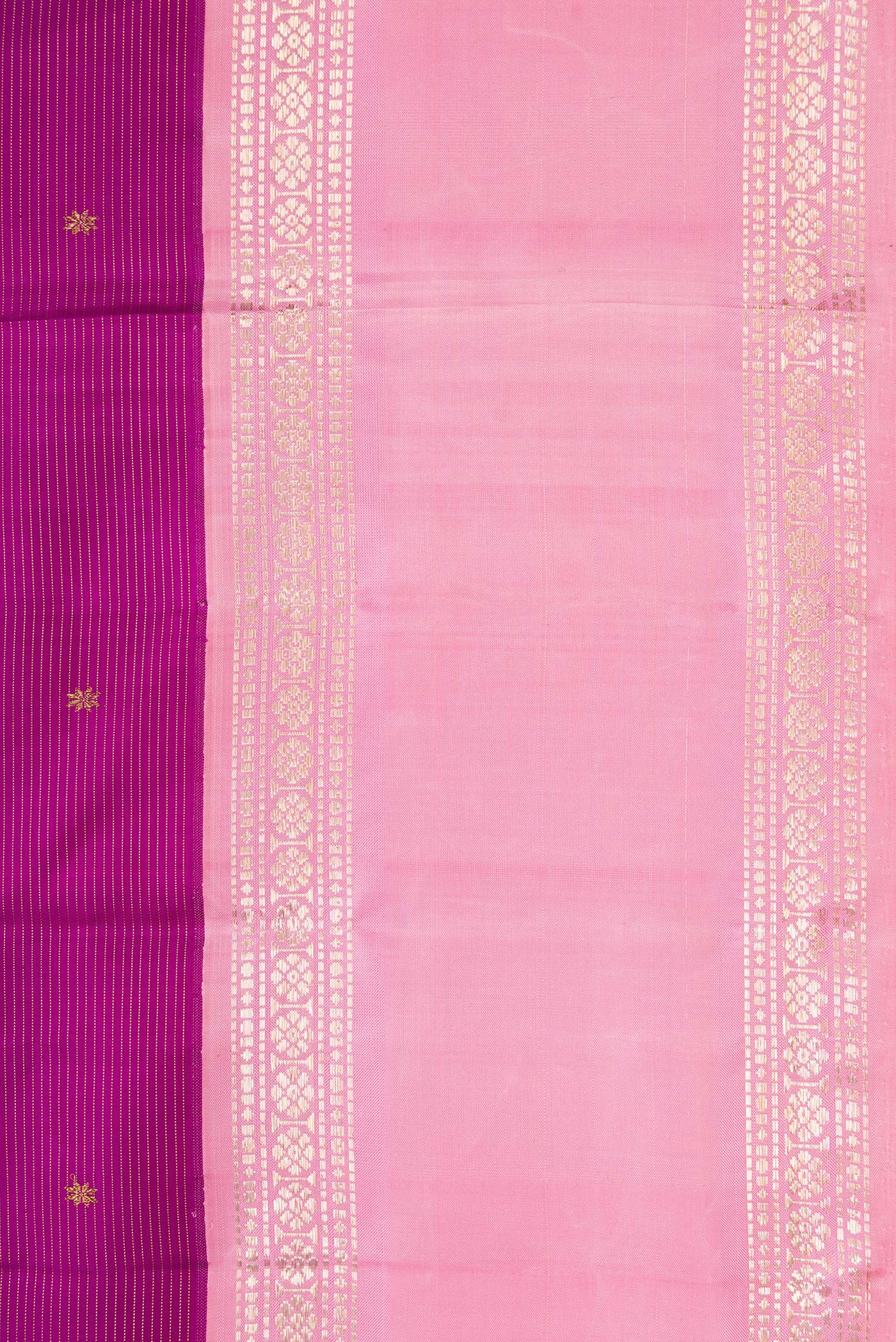 Border image of Pure Silk Pure Zari Purple Dual Tone Kanchipuram Saree with Zari Butta on the body and Zari And Thread Border. 