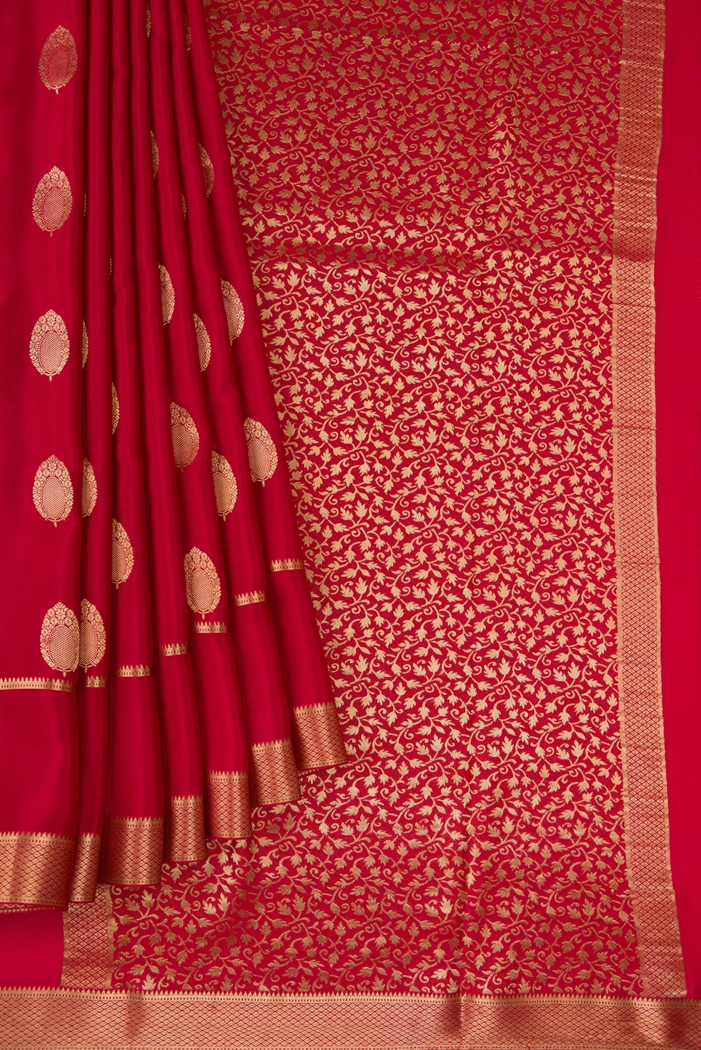 Pleats and pallu of Red Mysore Crepe Saree with Zari Butta on the body and Zari Border. 