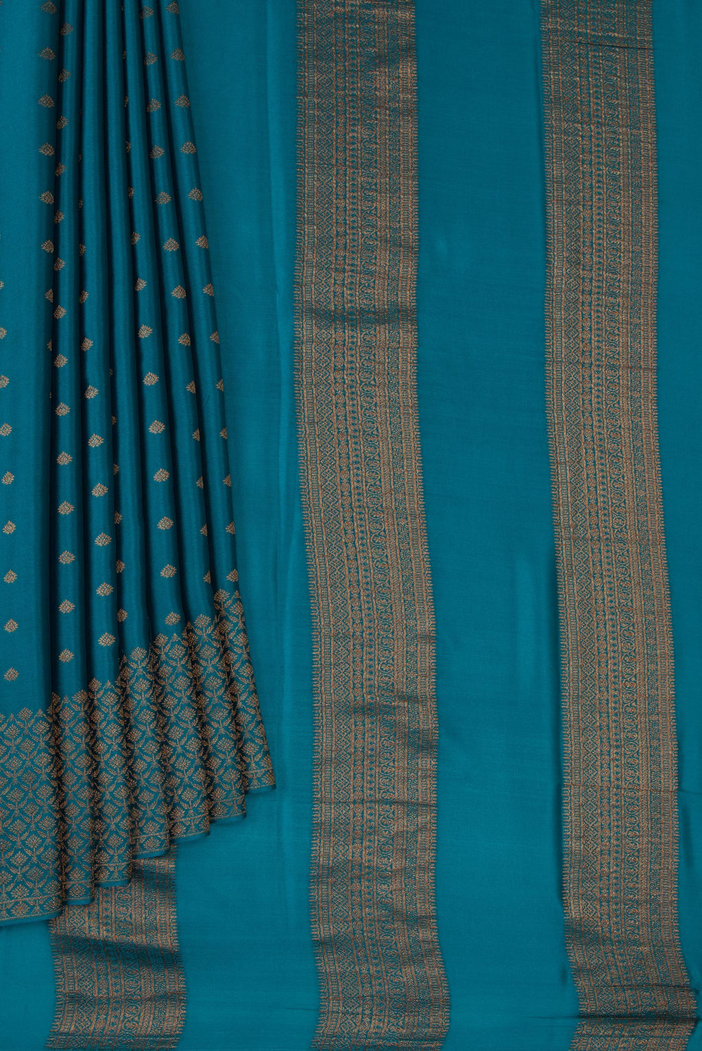 Pleats and pallu of Peacock Blue Dual Tone Mysore Crepe Saree with Zari Butta on the body and Fancy Border. 