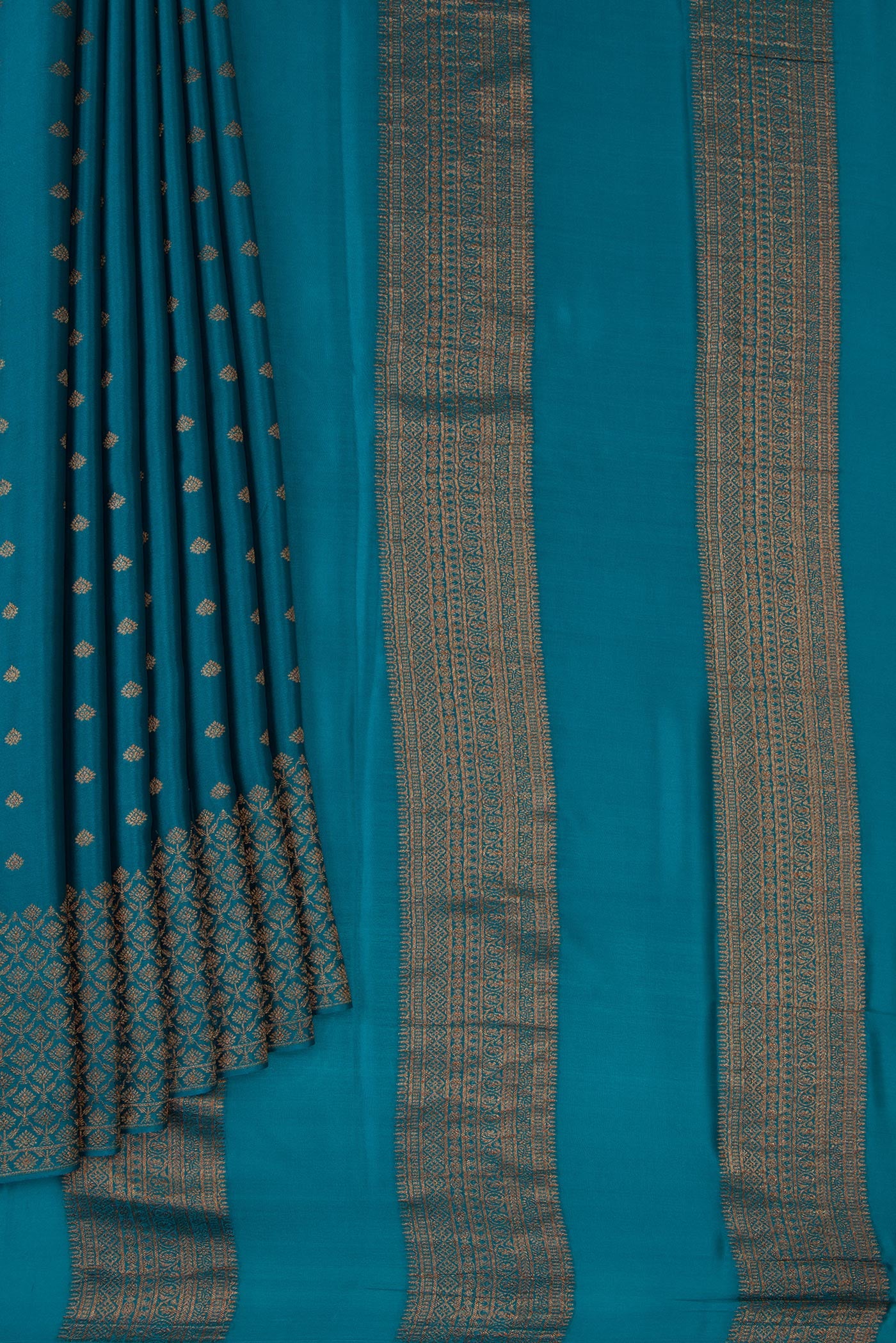 Pleats and pallu of Peacock Blue Dual Tone Mysore Crepe Saree with Zari Butta on the body and Fancy Border. 