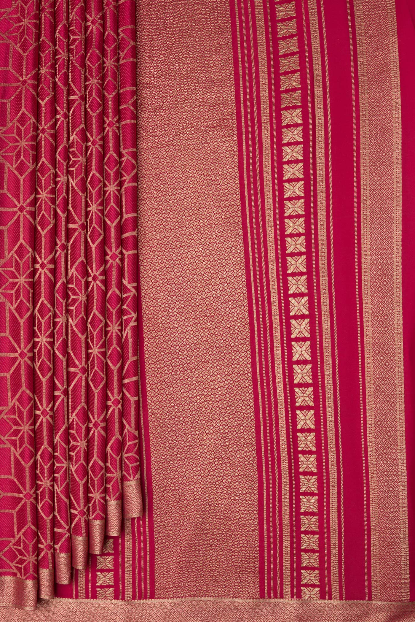 Pleats and pallu of Pink Dual Tone Mysore Crepe Saree with Zari Brocade on the body and Zari Border. 