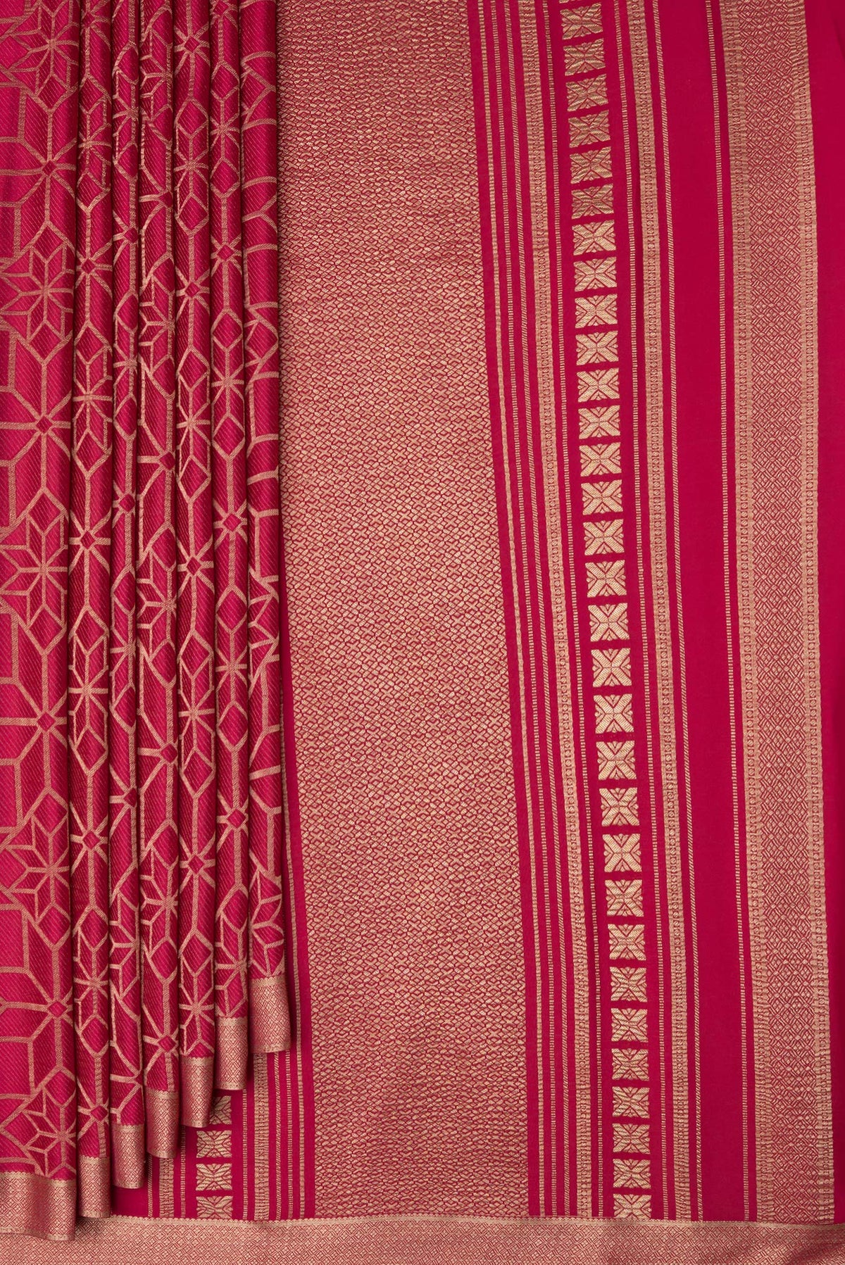 Pleats and pallu of Pink Dual Tone Mysore Crepe Saree with Zari Brocade on the body and Zari Border. 
