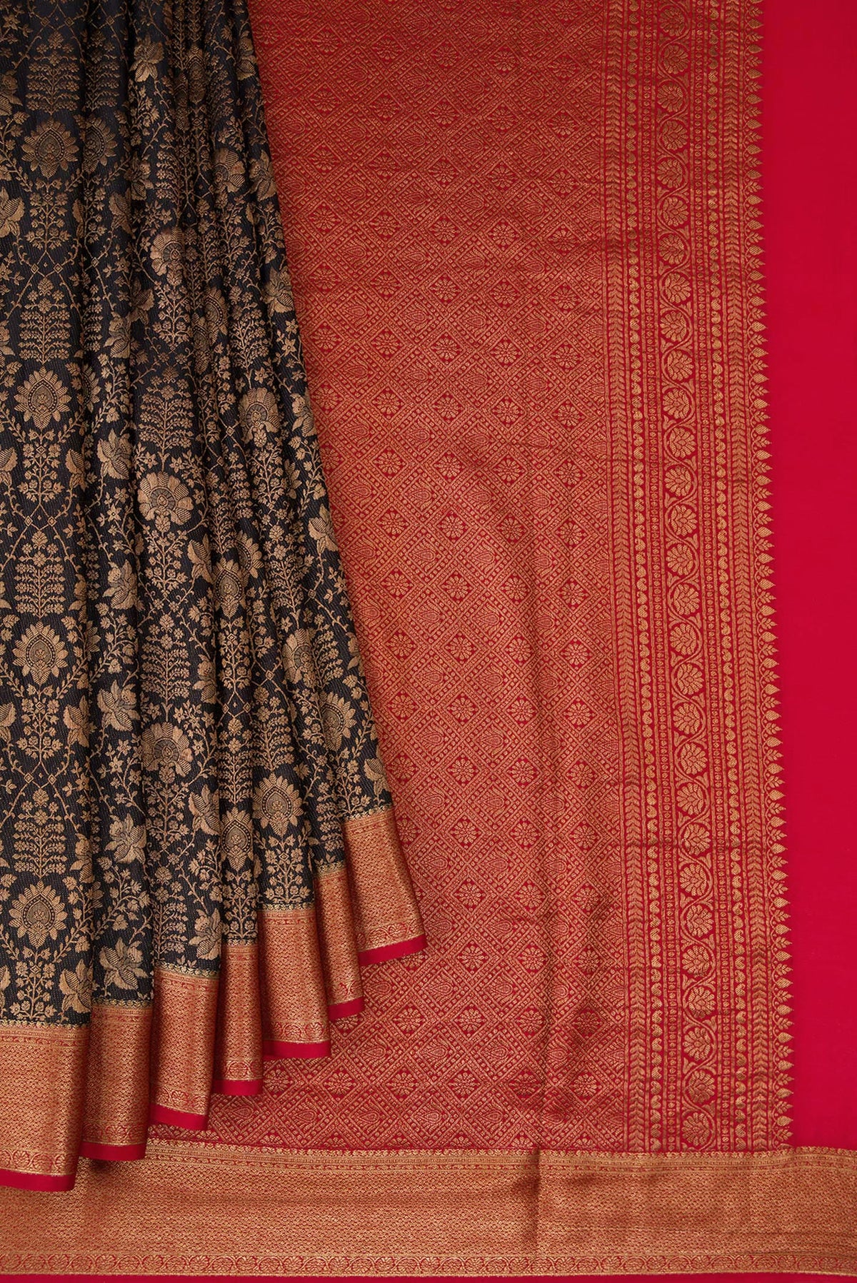 Pleats and pallu of Black Mysore Crepe Saree with Zari Brocade on the body and Zari Border. 