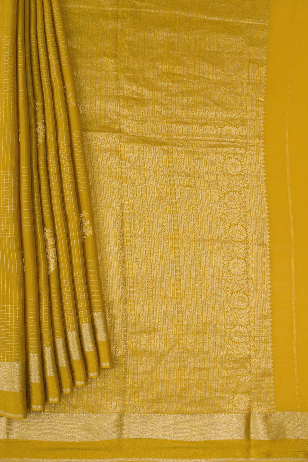 Pleats and pallu of Mehandi Green Dual Tone Mysore Crepe Saree with Zari Butta on the body and Zari Border. 